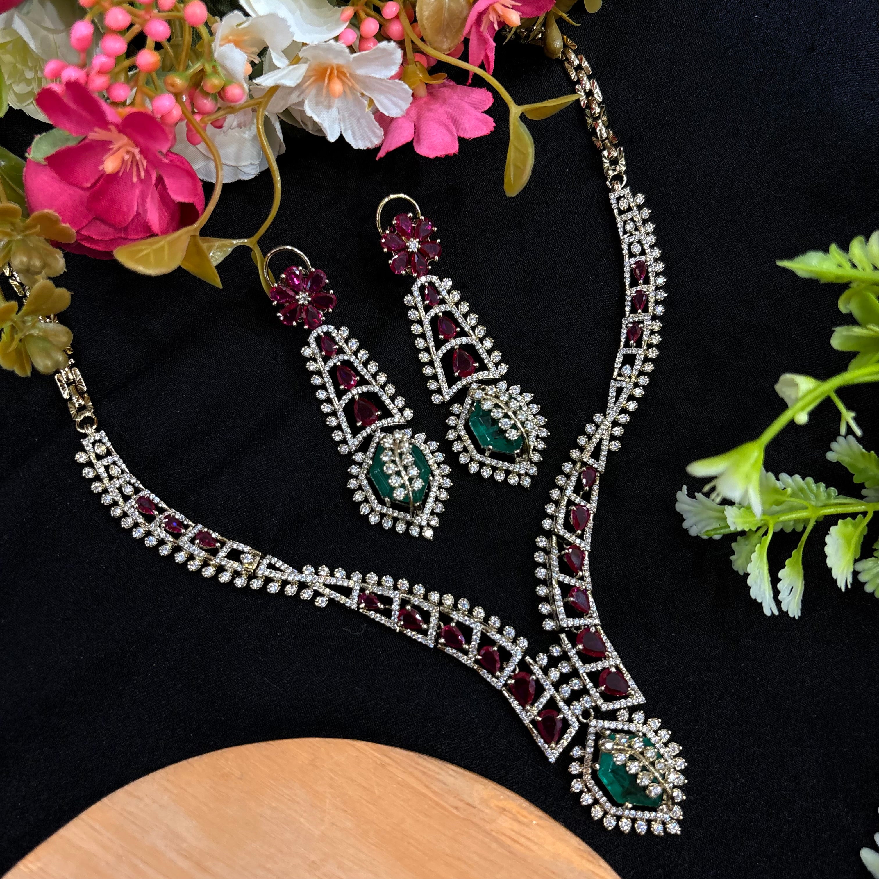 Ad Lyra neckpiece