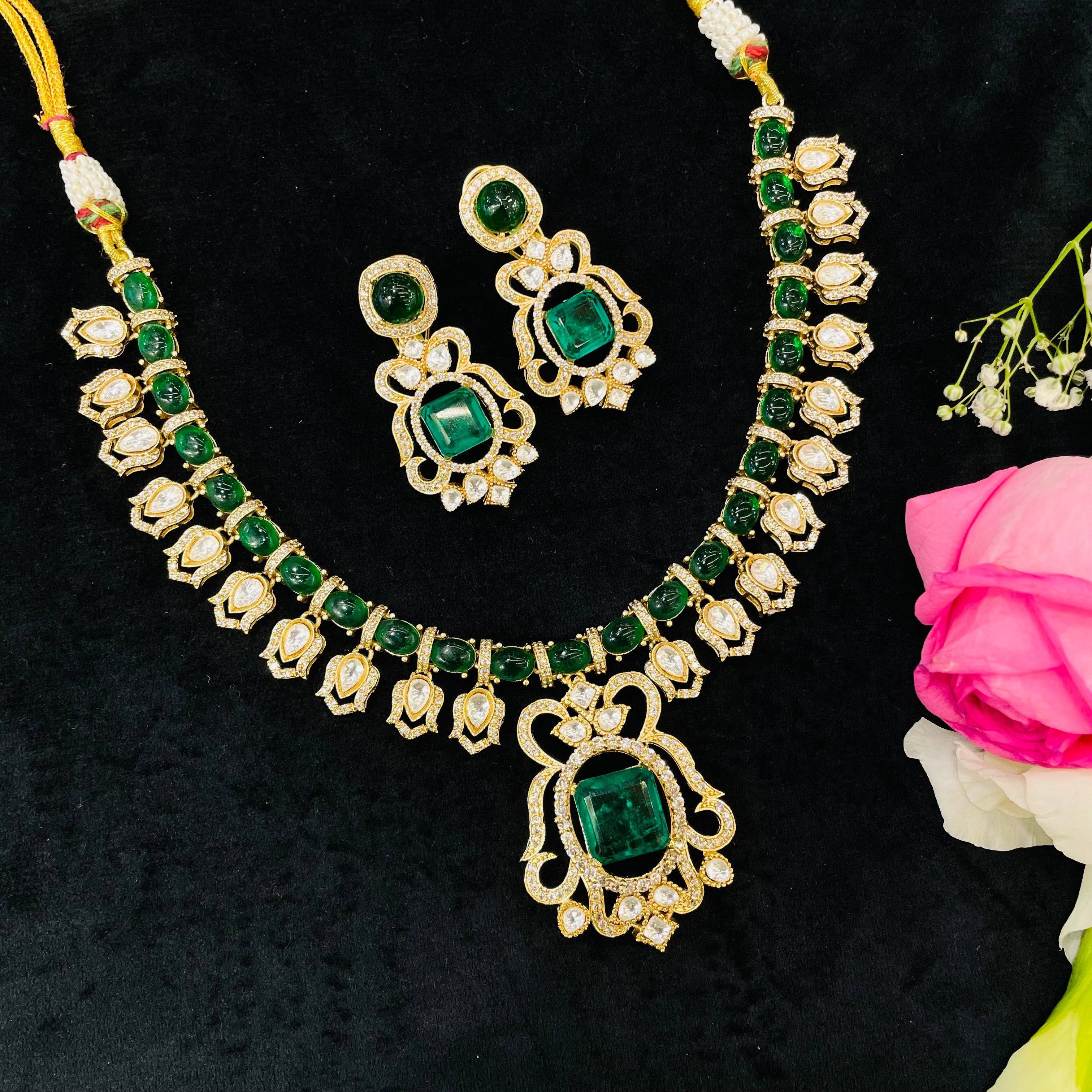 Nayaab zulekha neckpiece