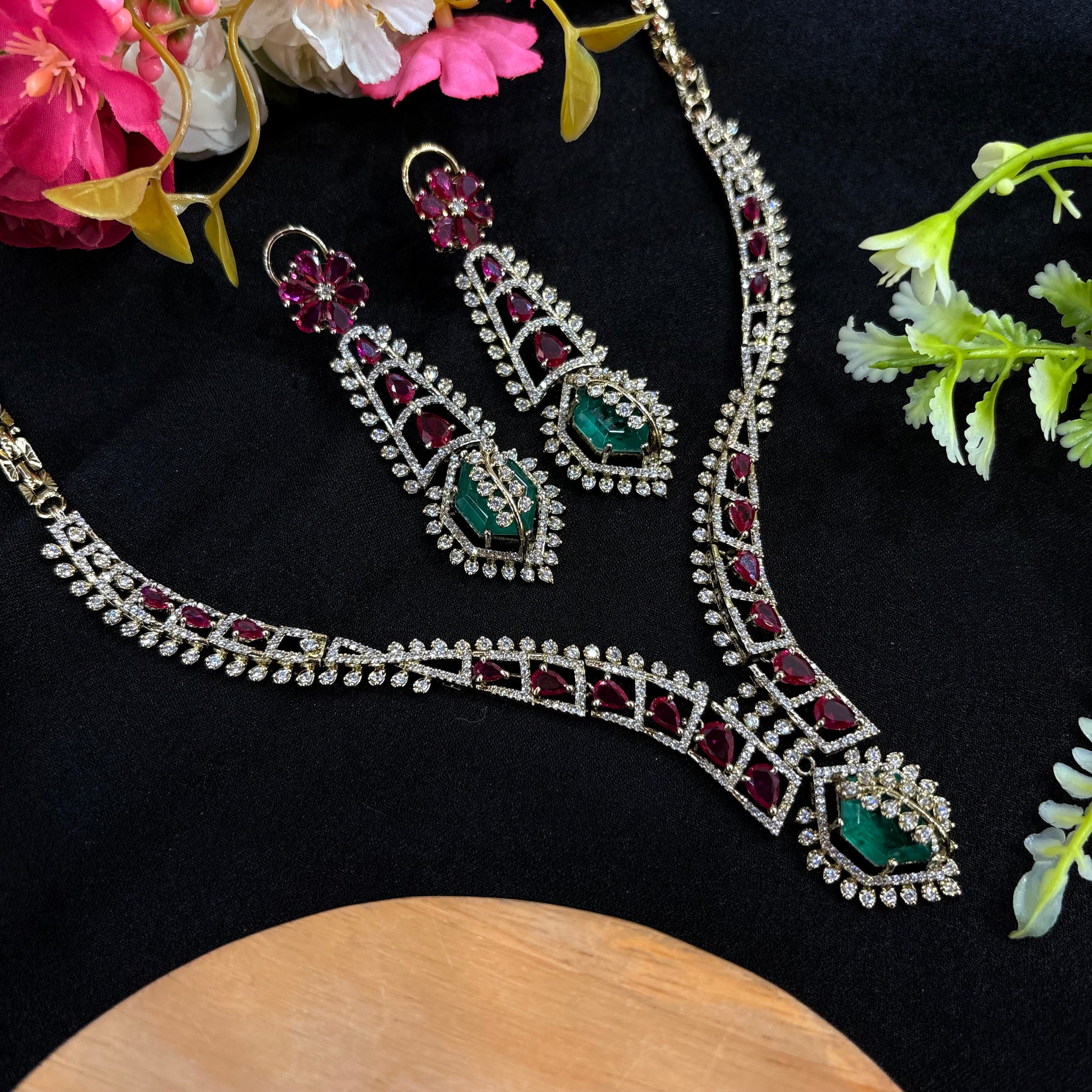 Ad Lyra neckpiece