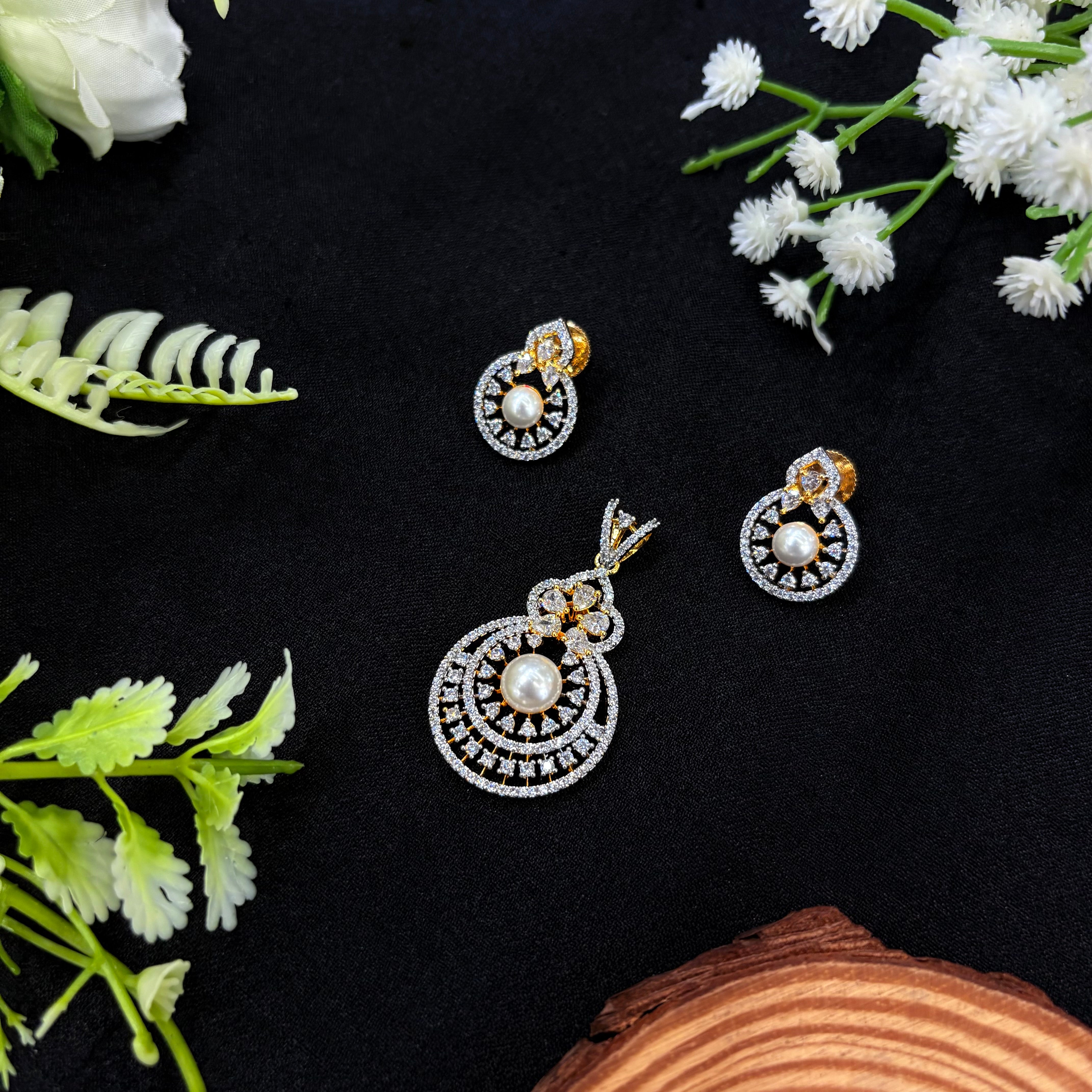 Muktika Pendant Set