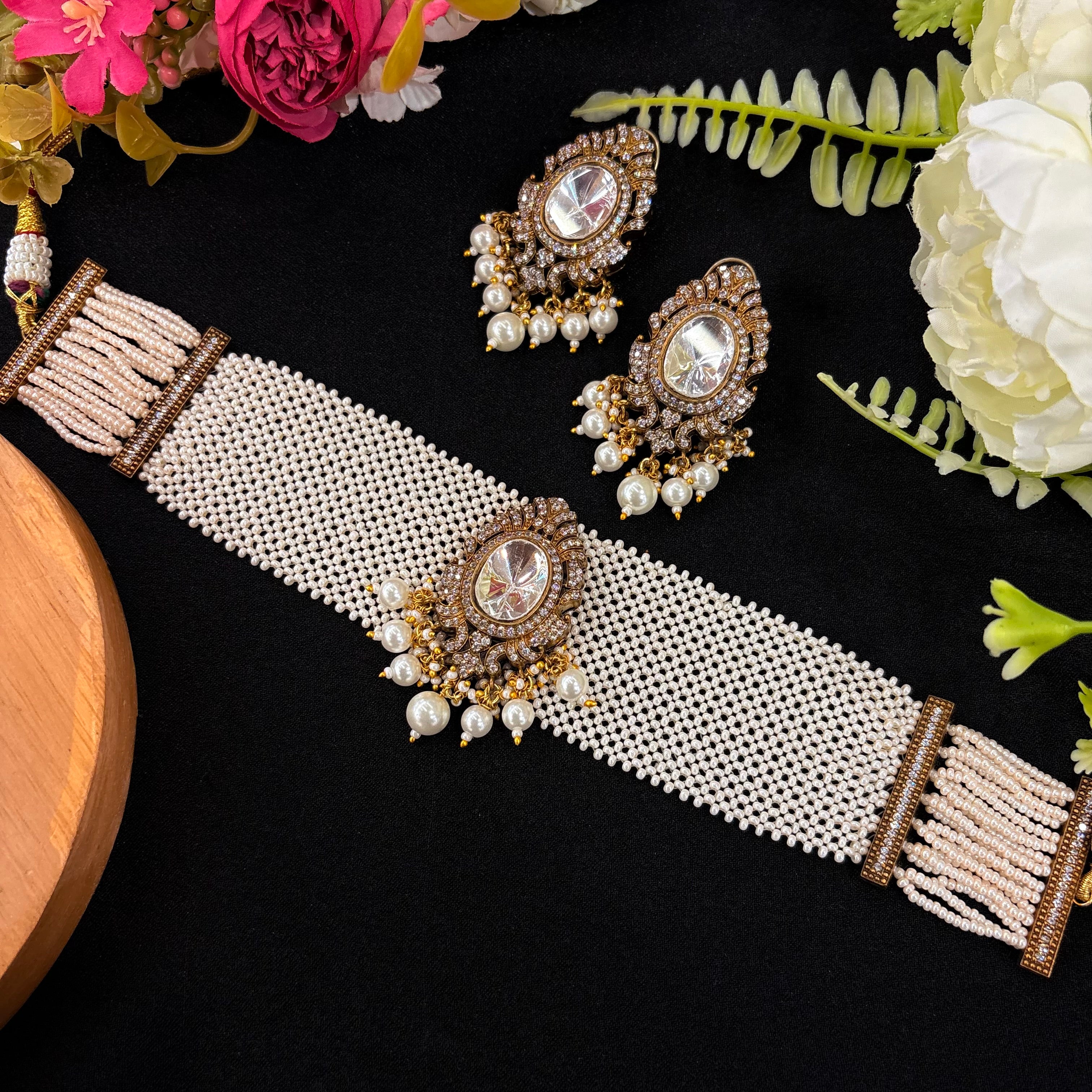 Nayaab Kavya Choker