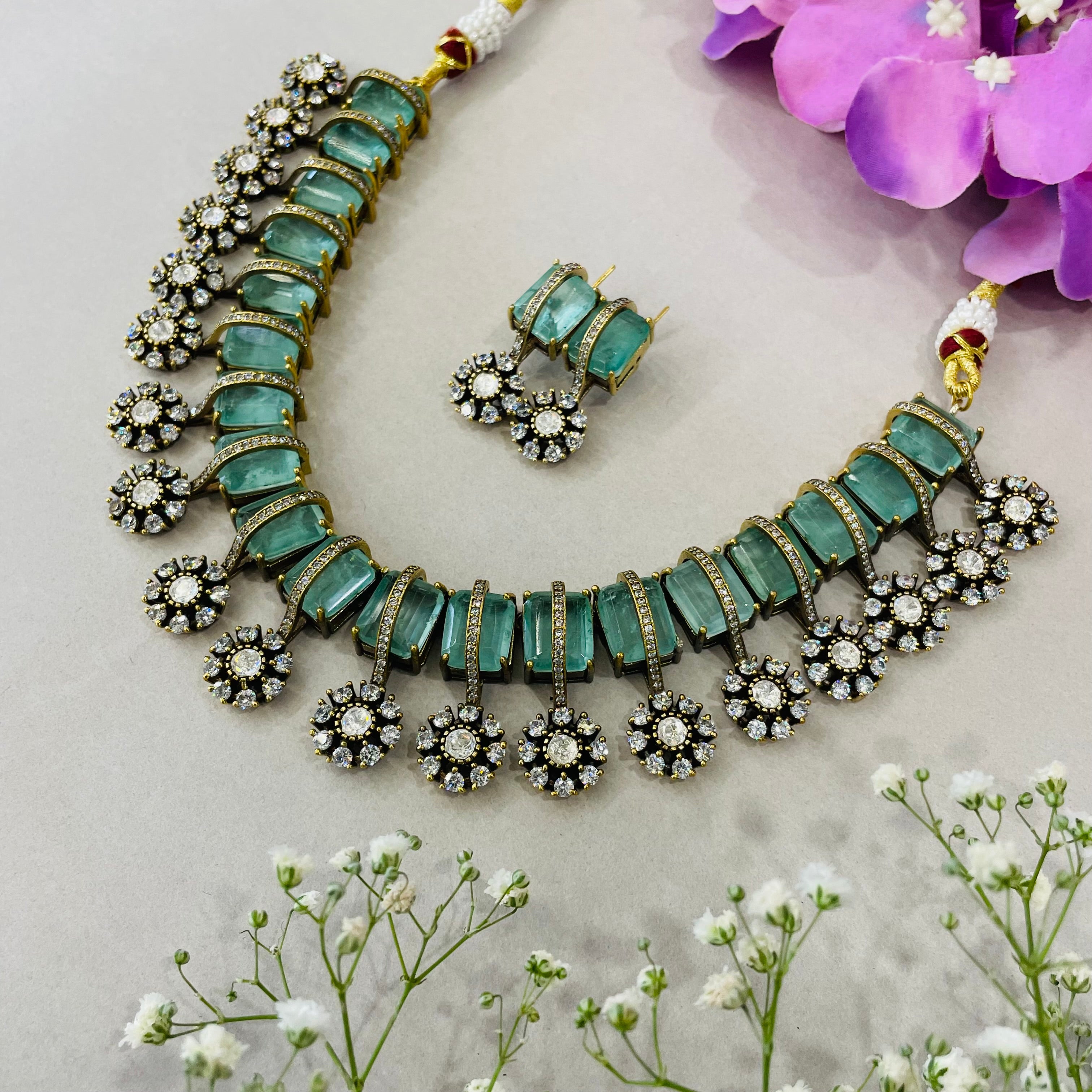 Nayaab Zarrin-Panna neckpiece
