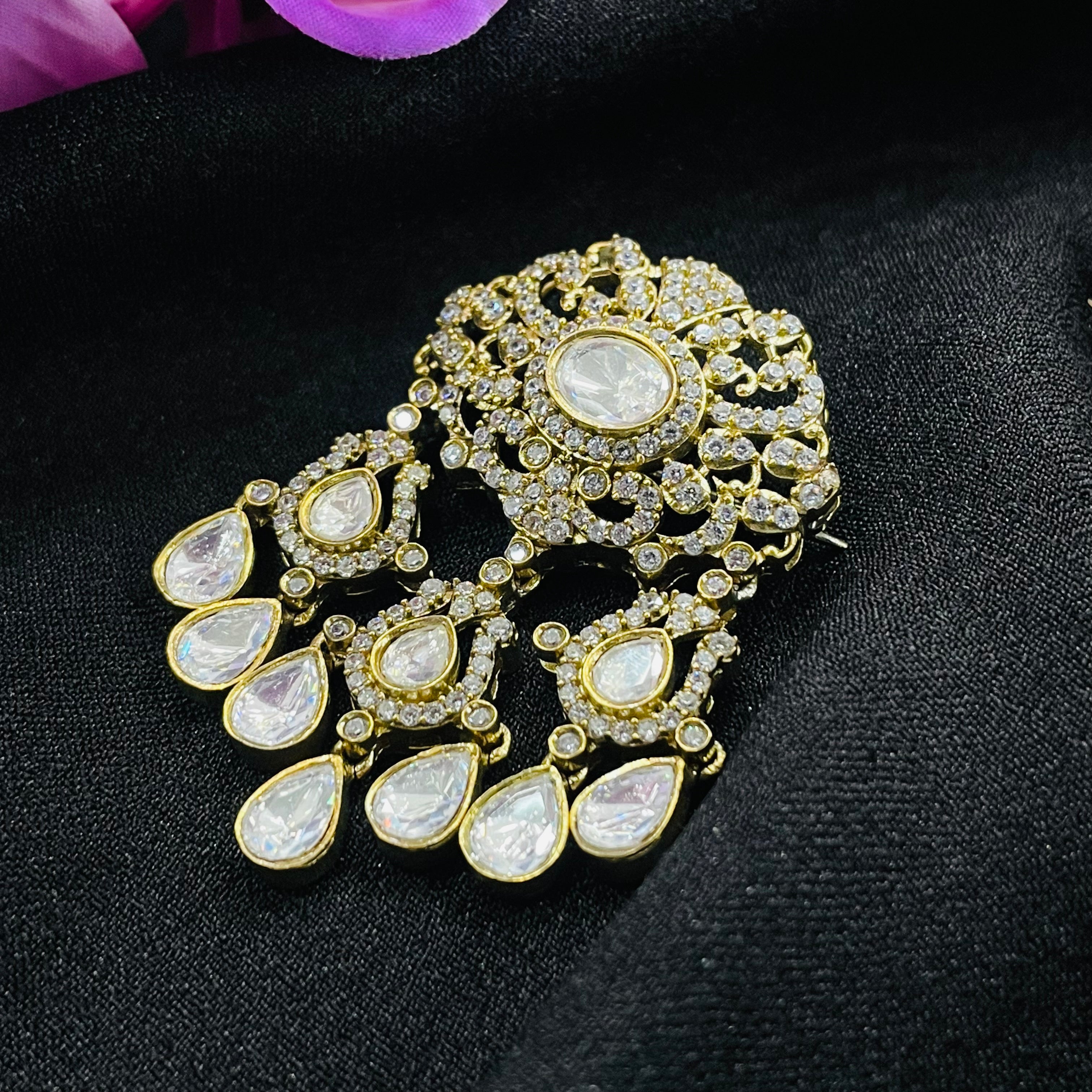 Nayaab Kira brooch