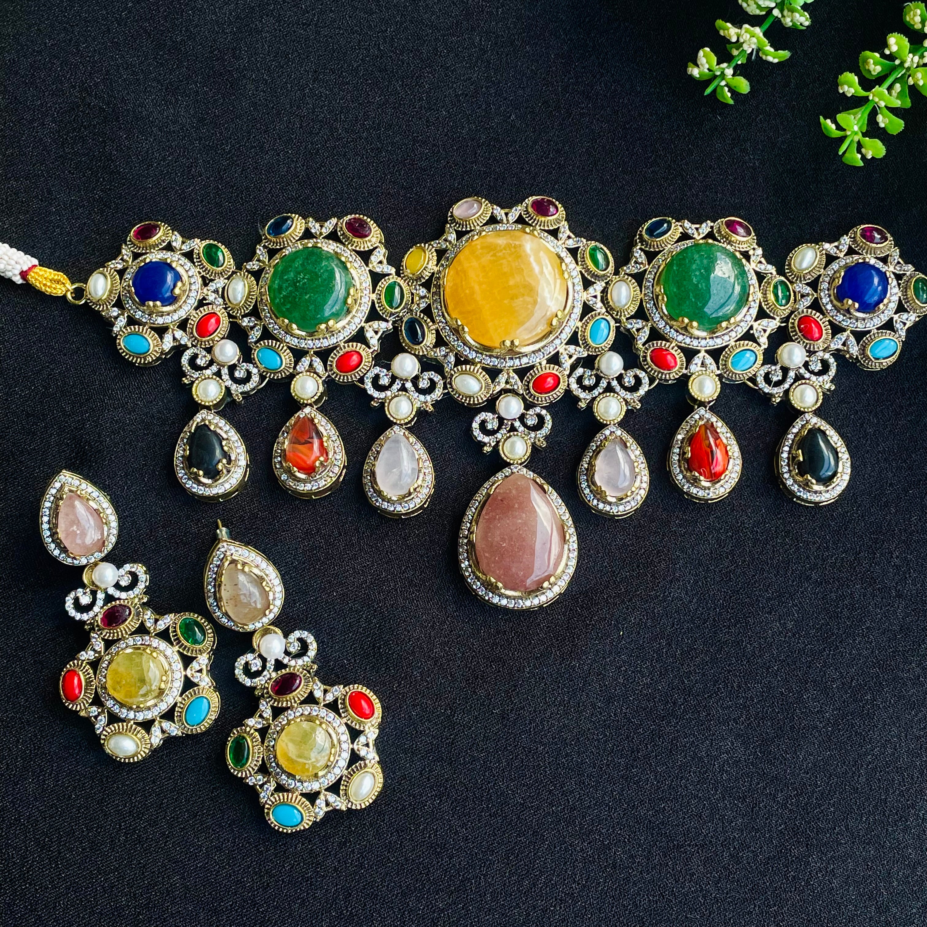 Nayaab Aakriti Navaratna Choker