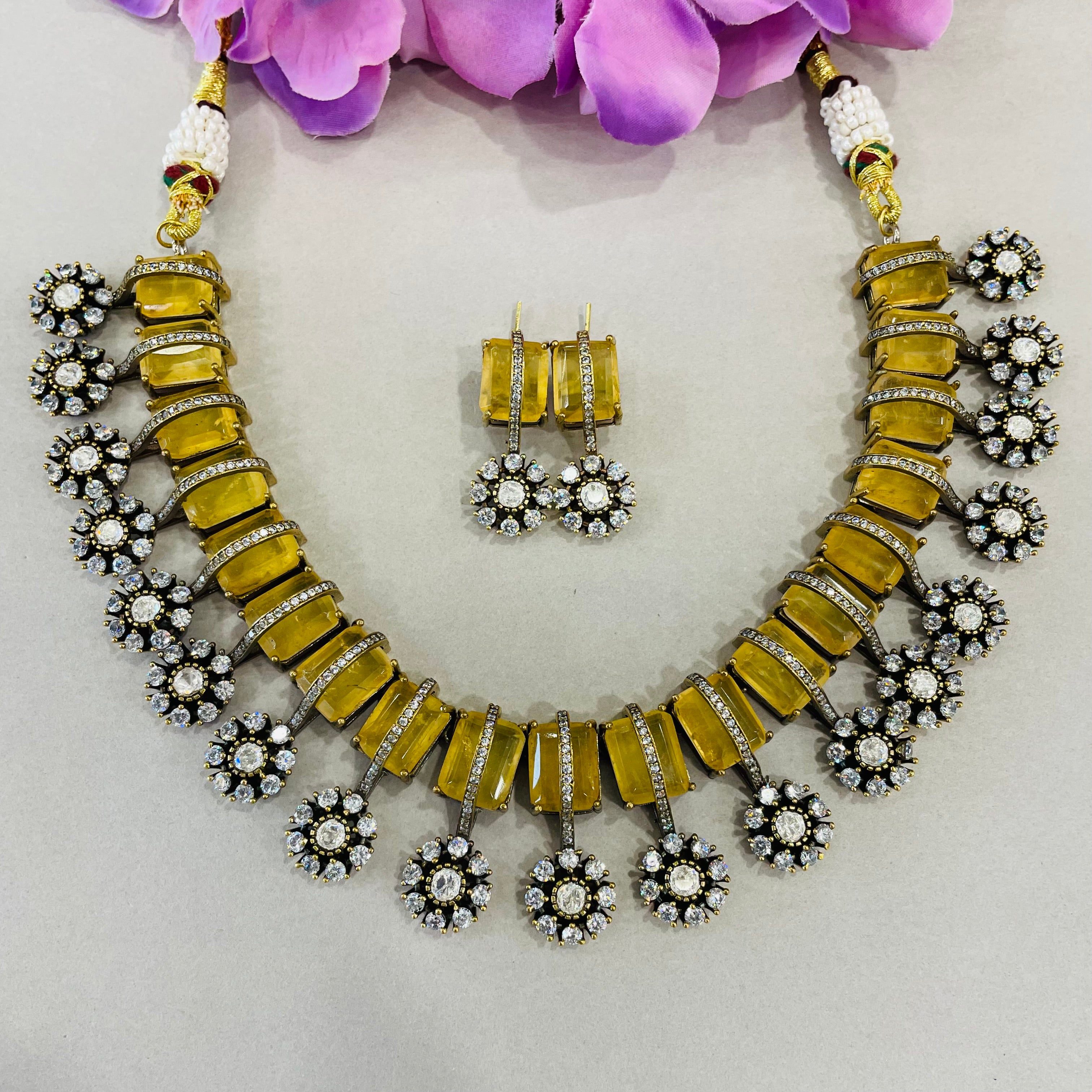 Nayaab Zarrin-Panna neckpiece