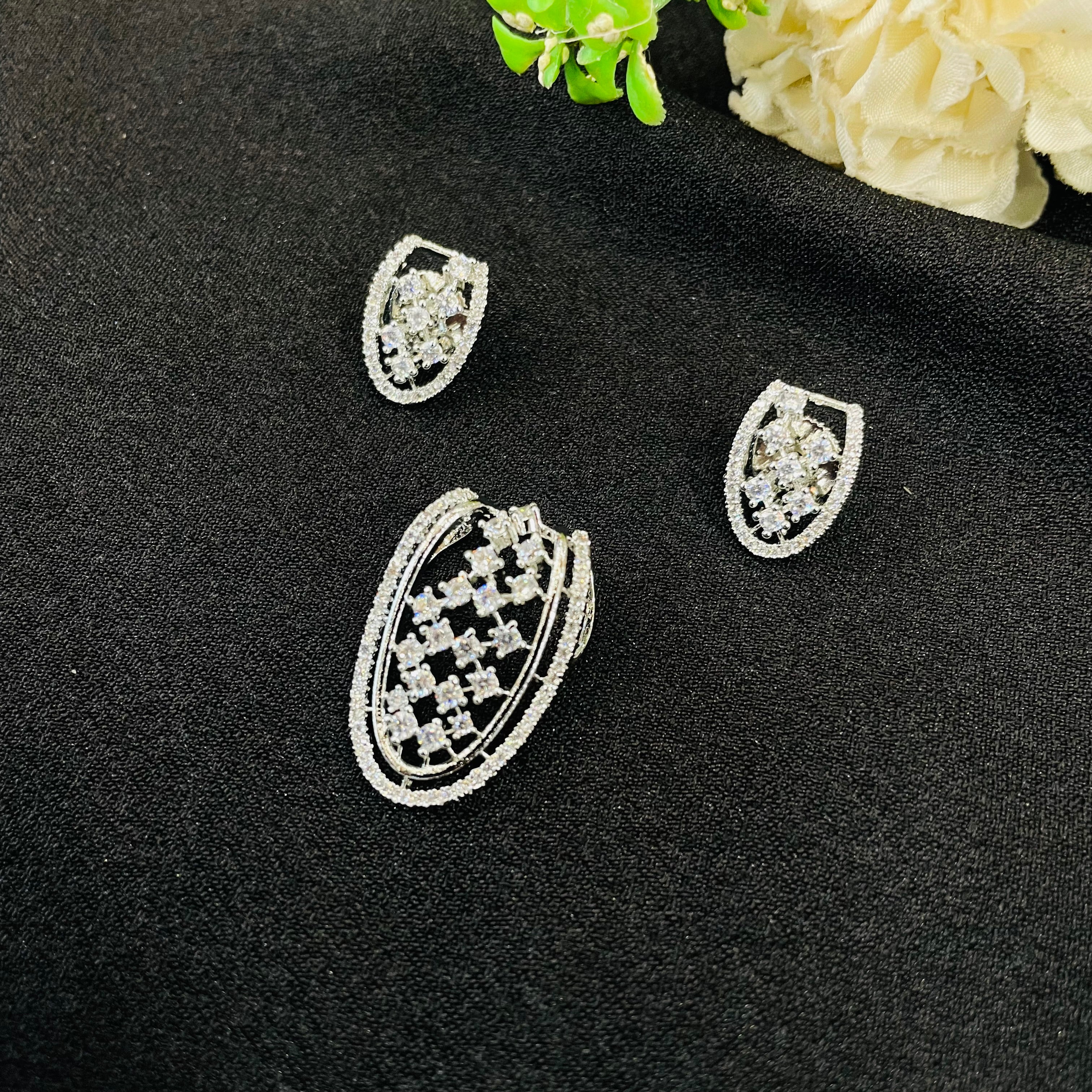AD Ziana Pendant Set