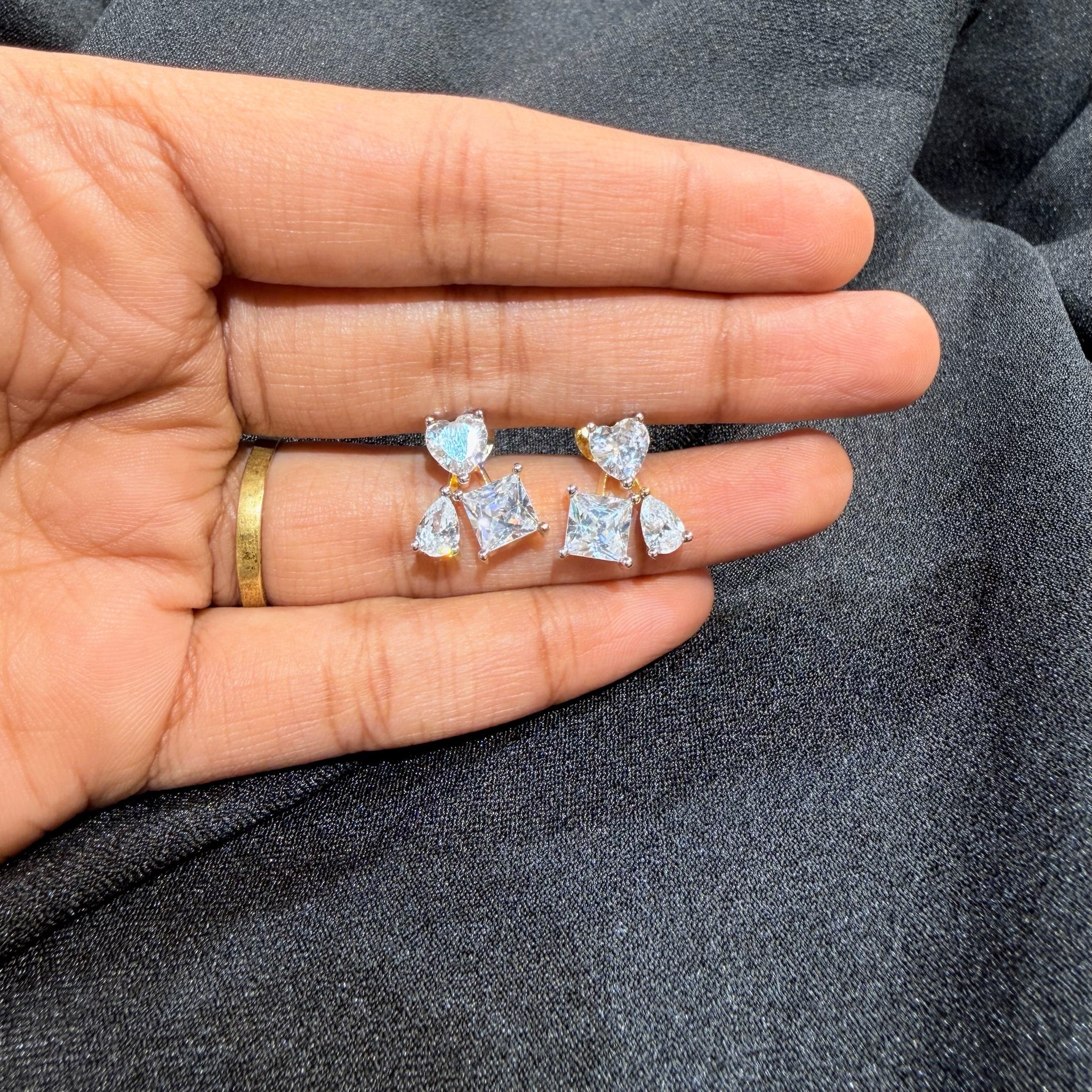 AD Elyna Studs