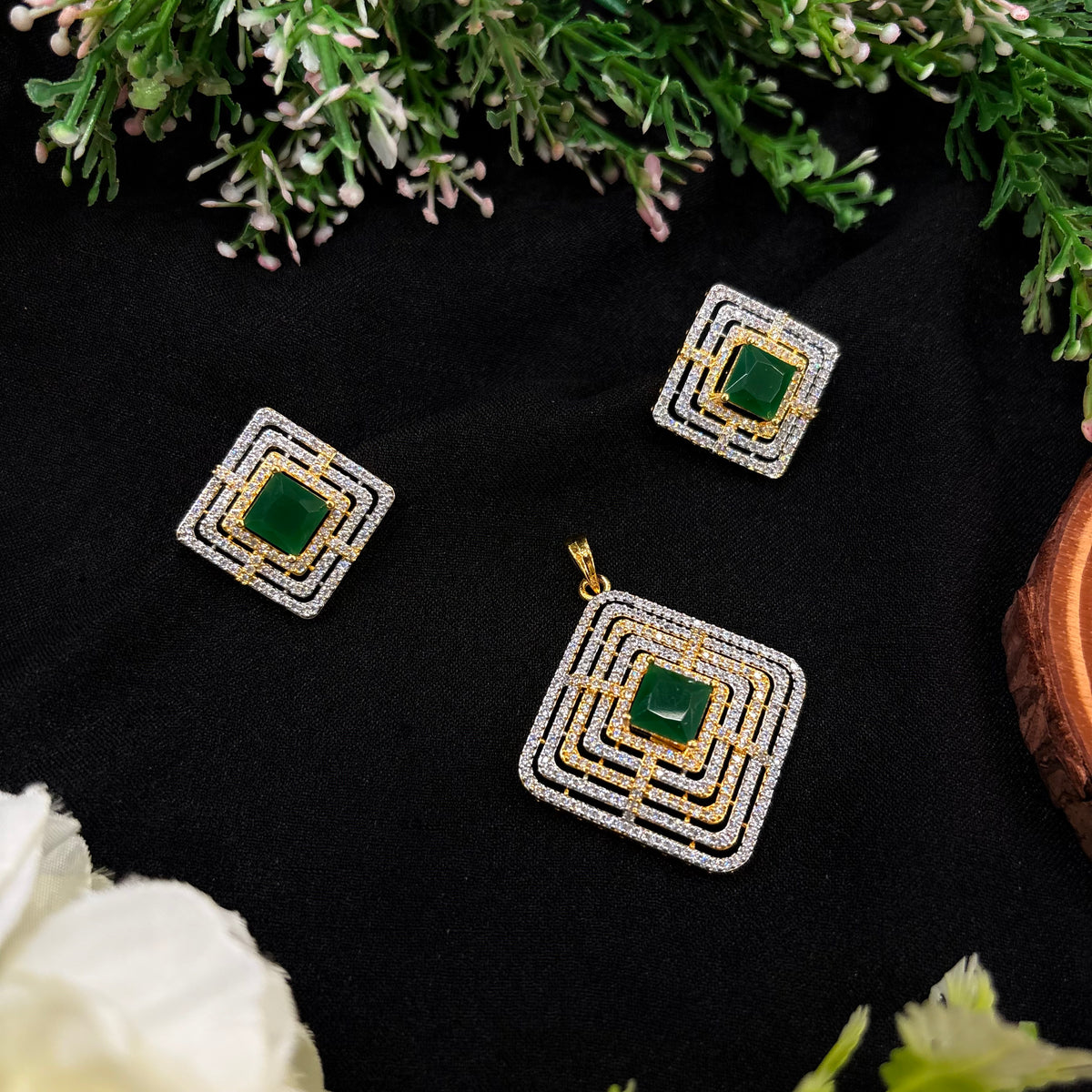 Sorelle Emerald Pendant Set