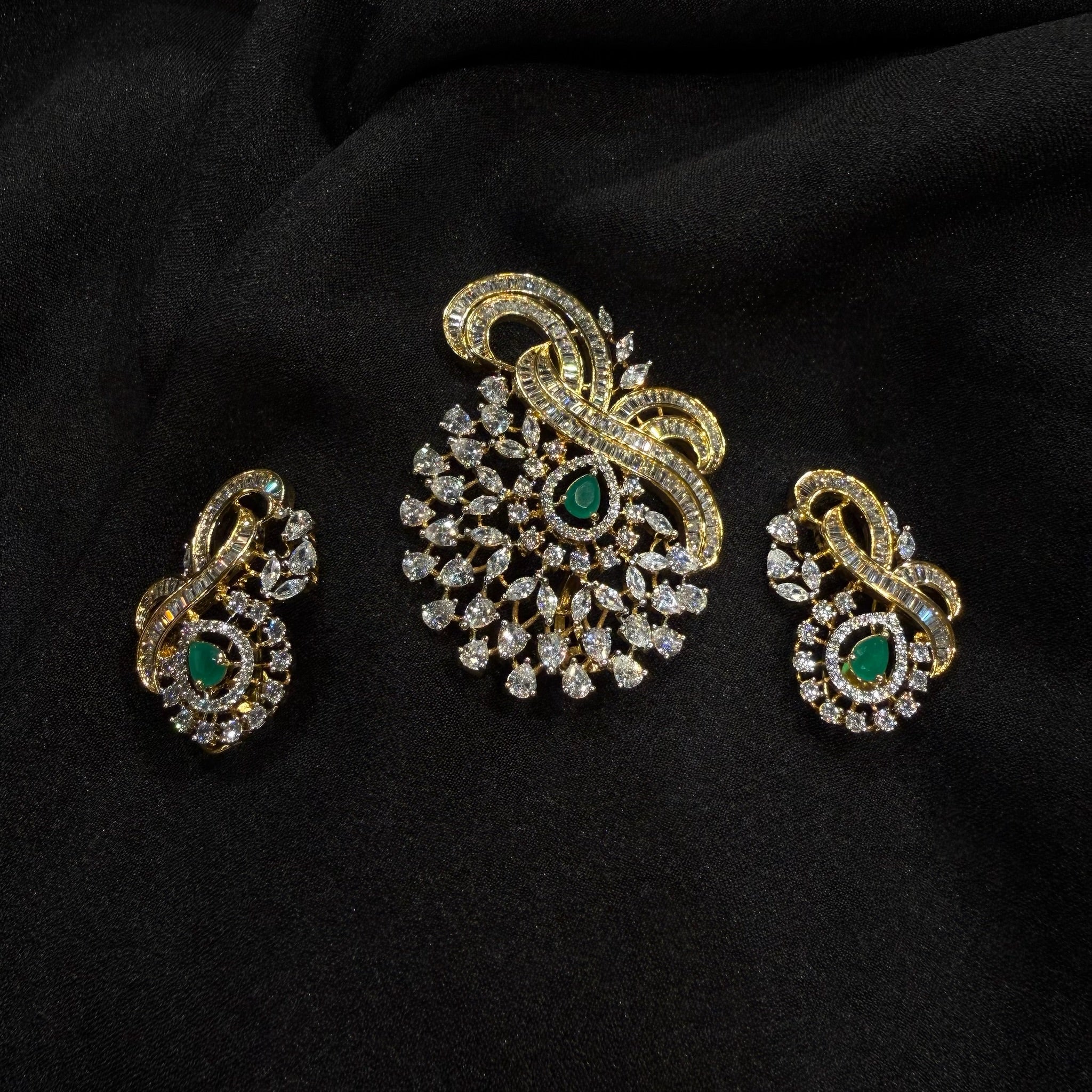 AD Alizeh Pendant Set