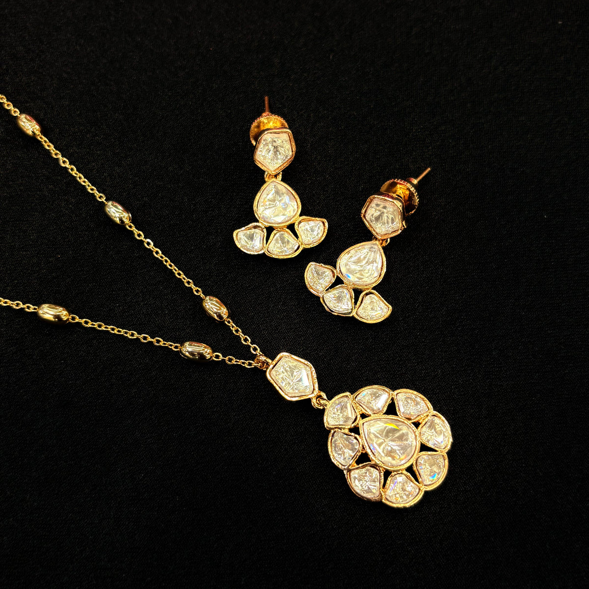 Aarika Floral Pendant Set
