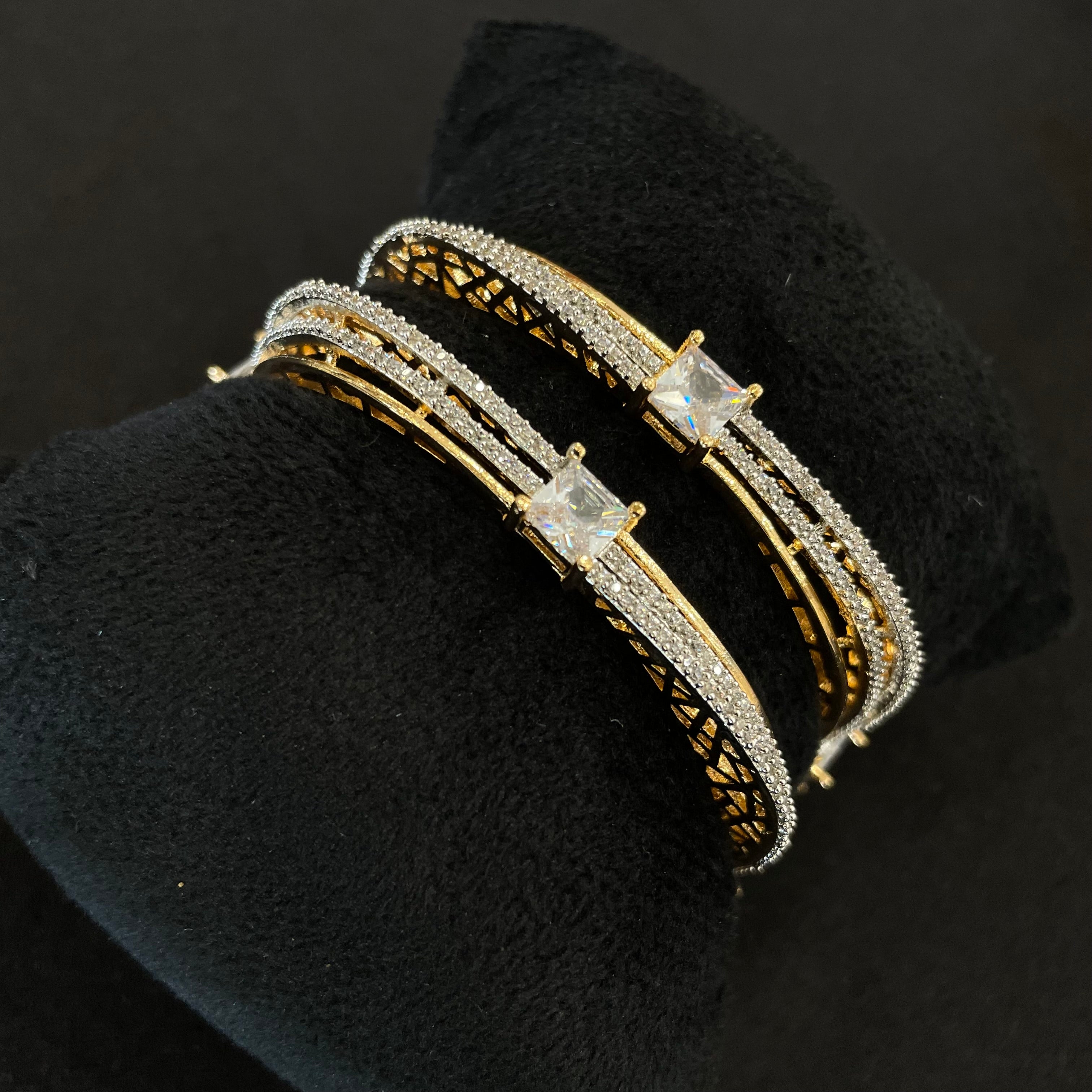 AD Avira Bangles