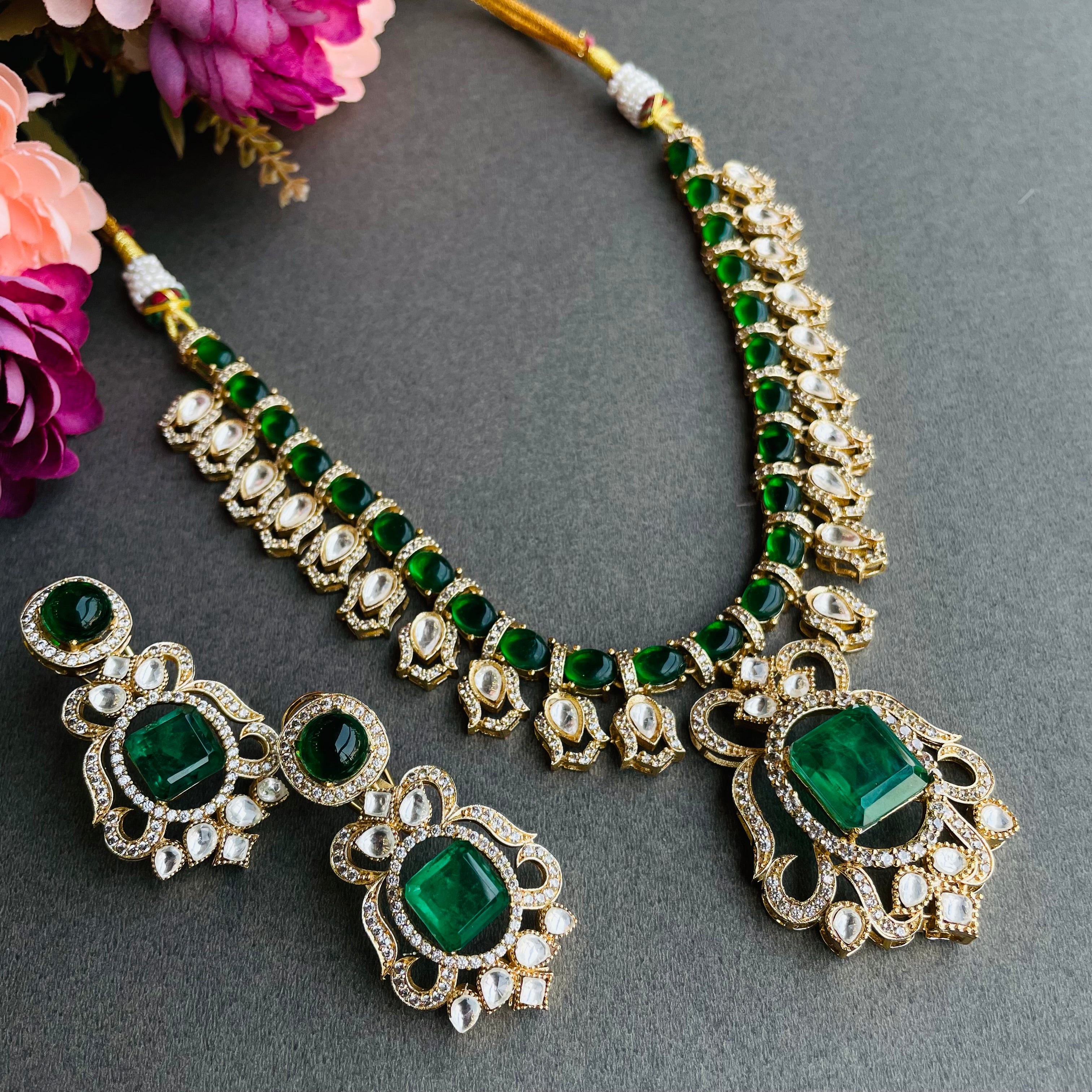 Nayaab zulekha neckpiece