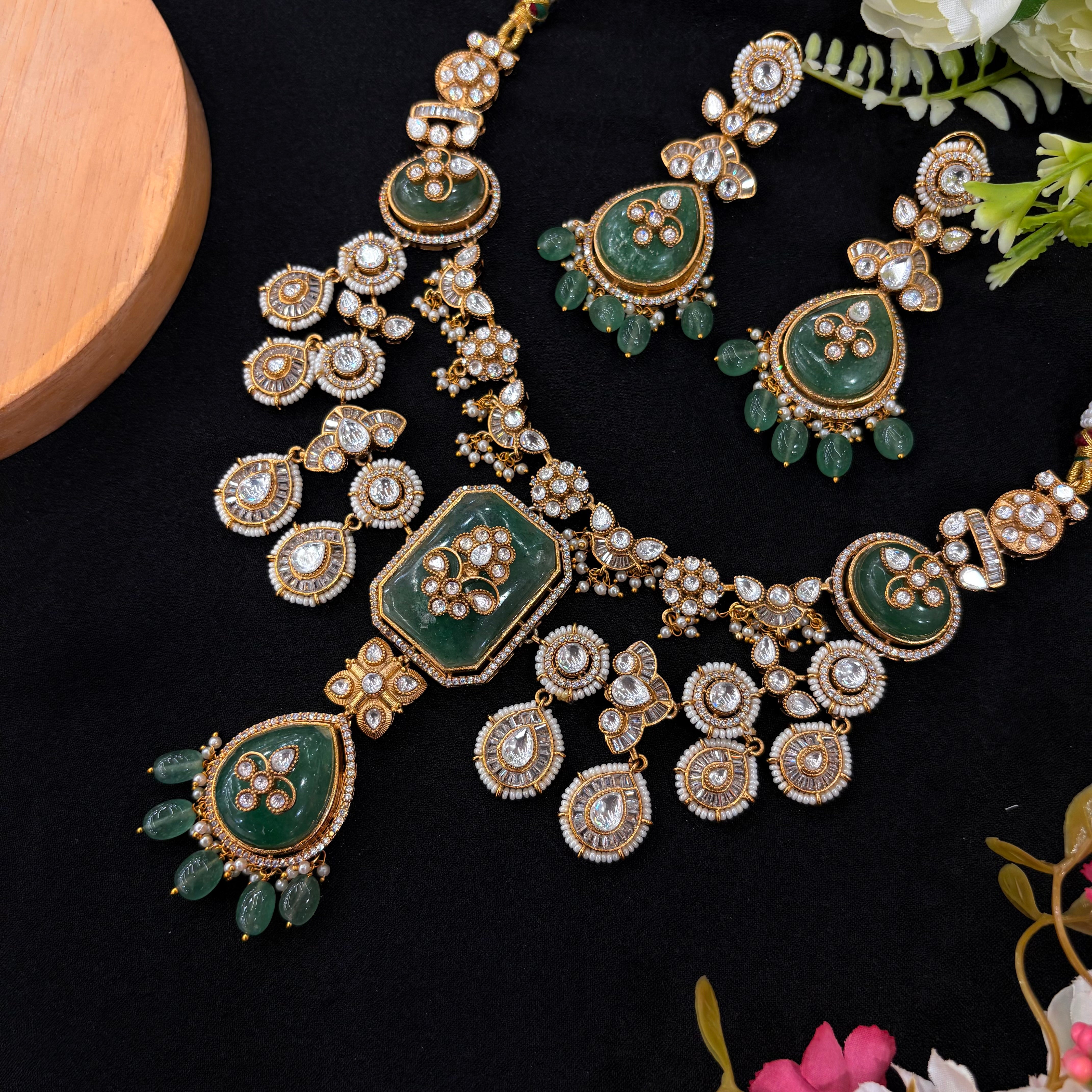 Nayaab Prisha Neckpiece