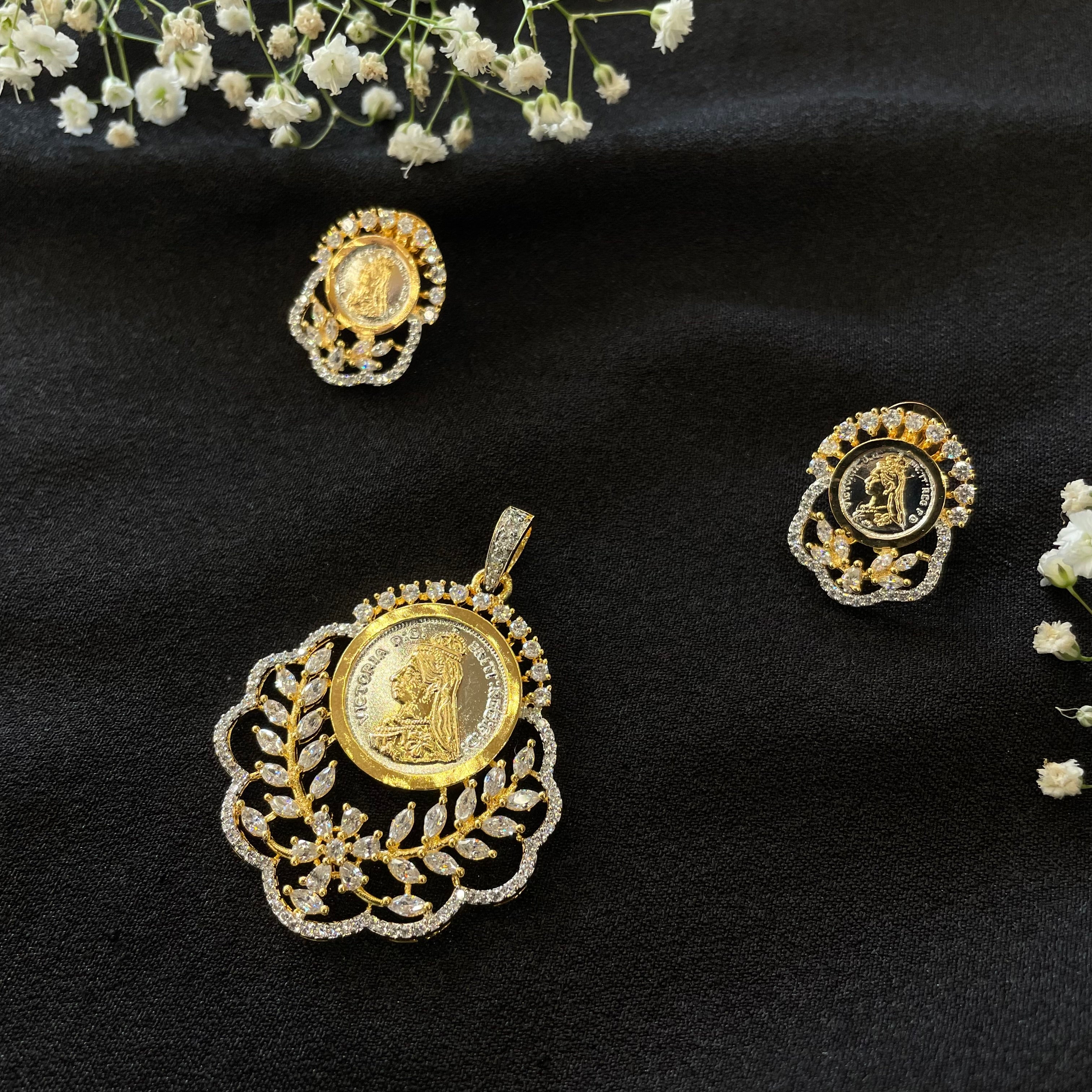 Ad Celeste coin pendant Set