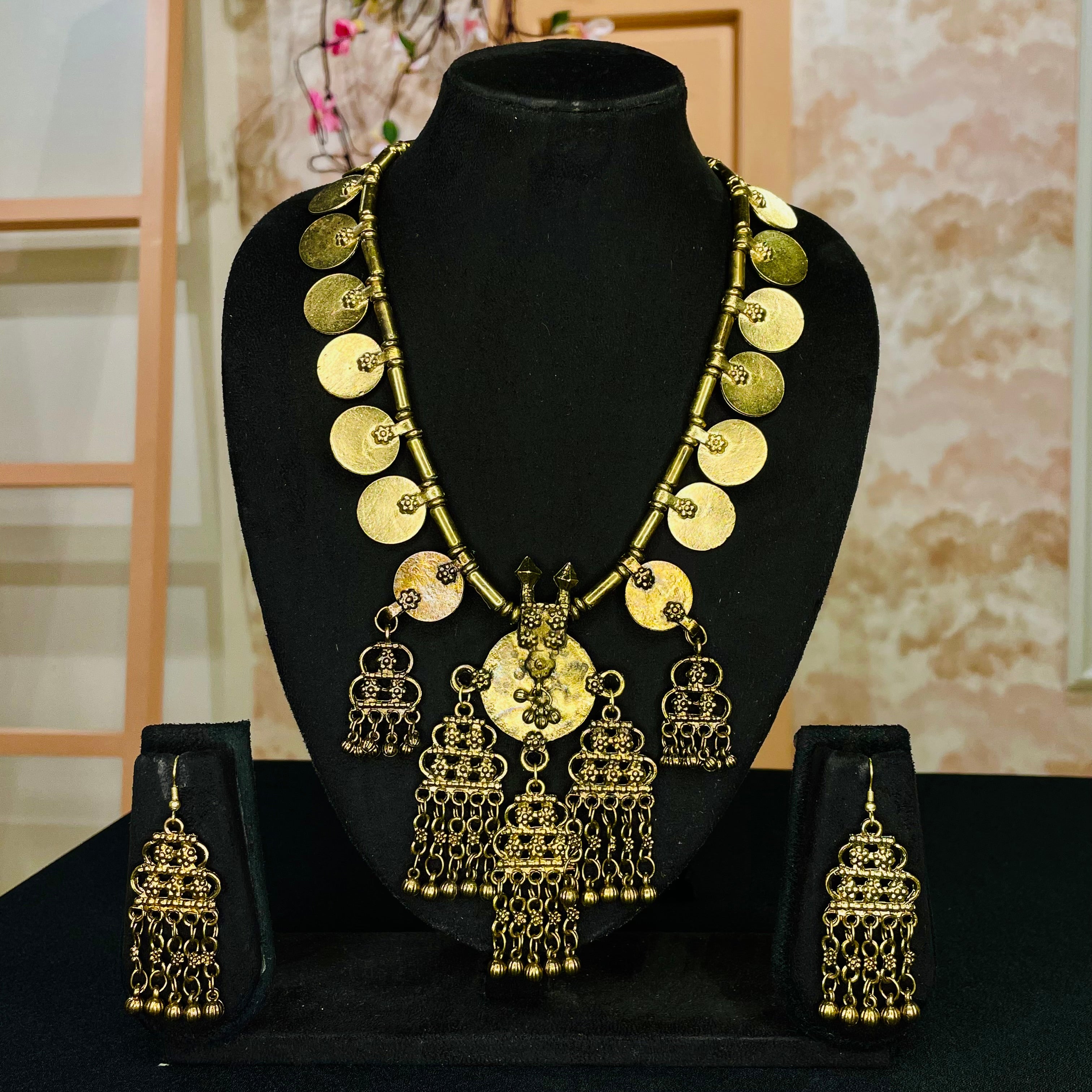 Inara Meo Golden Neckpiece