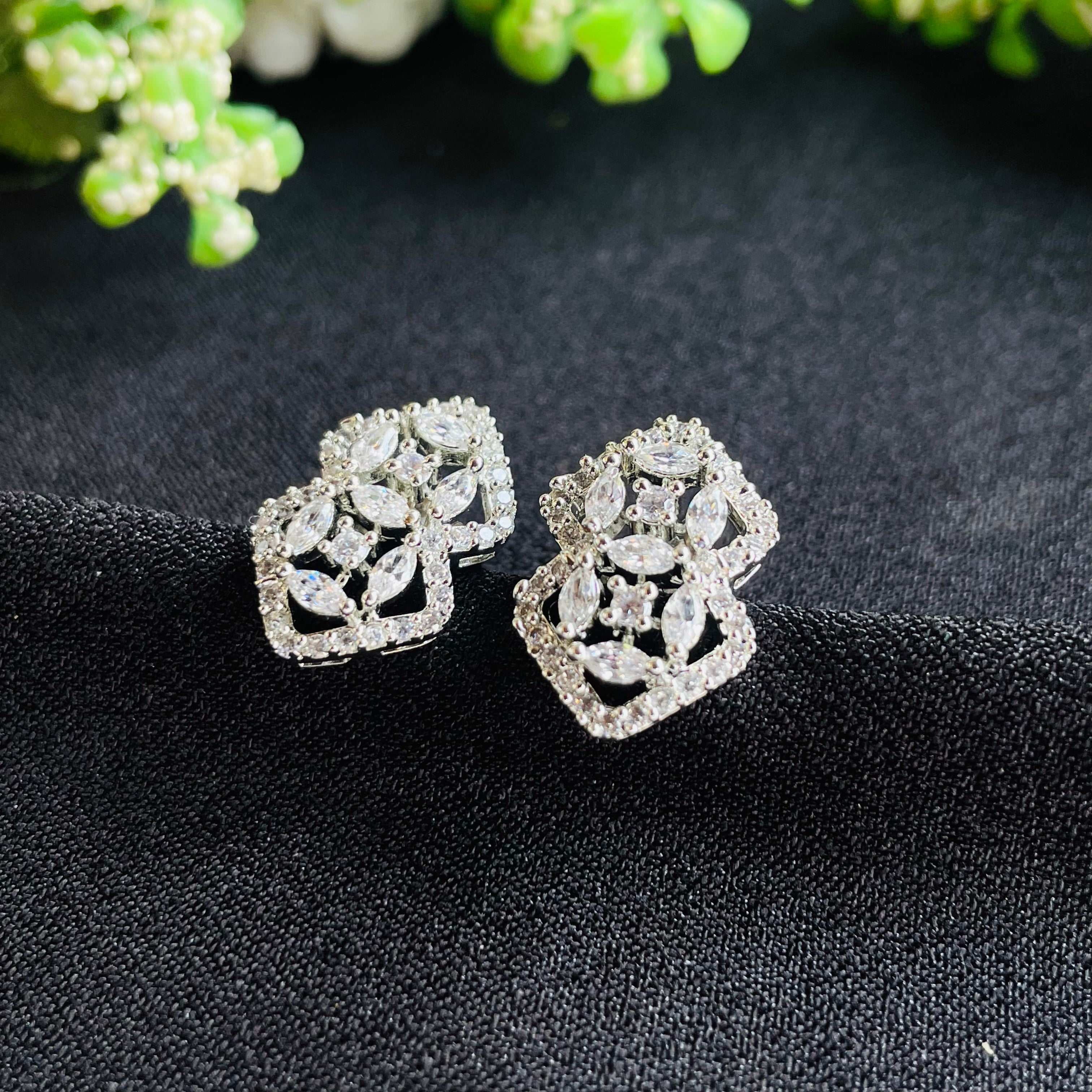 Ad Moana Studs