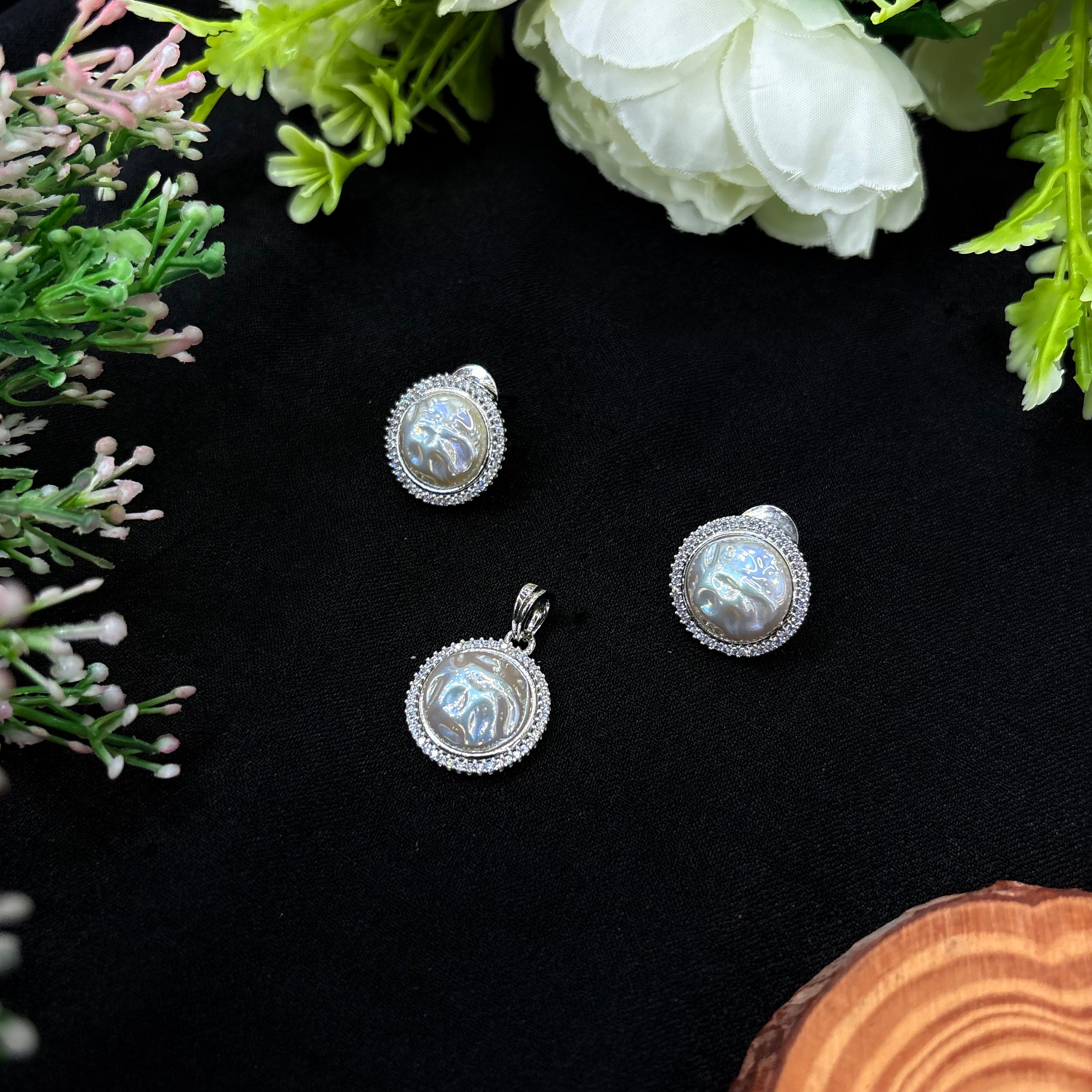Elara Pearl Glow Pendant Set