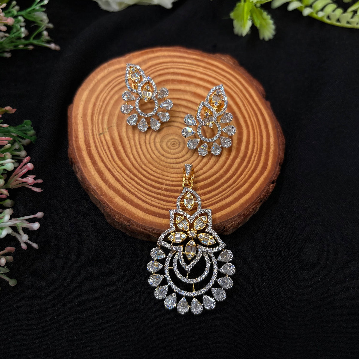 Serelle Pendant Set