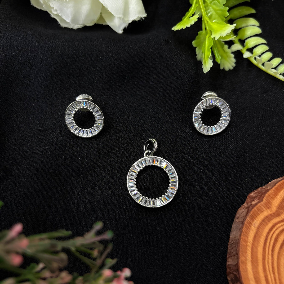 Ciela Pendant Set