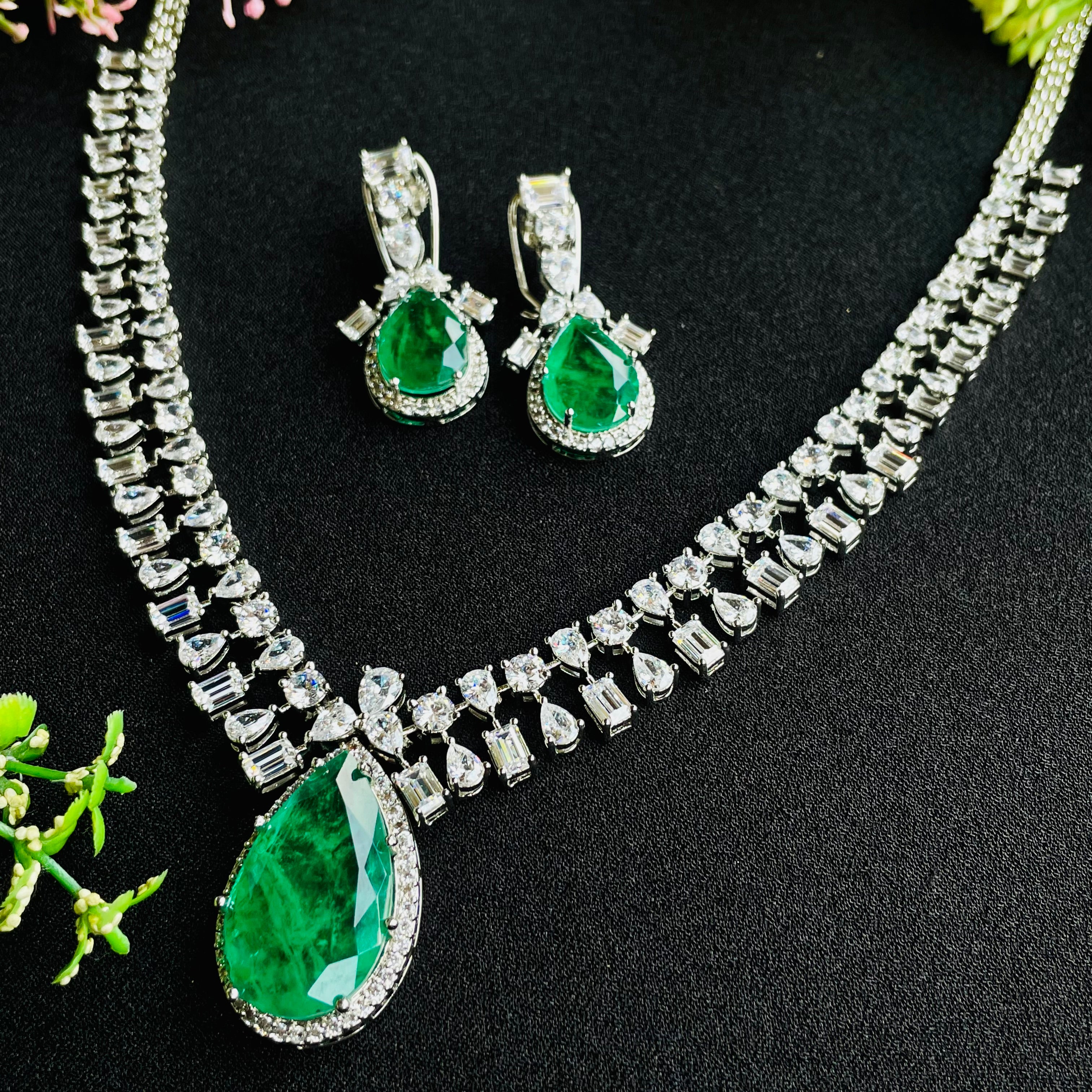 Ad Bella Neckpiece