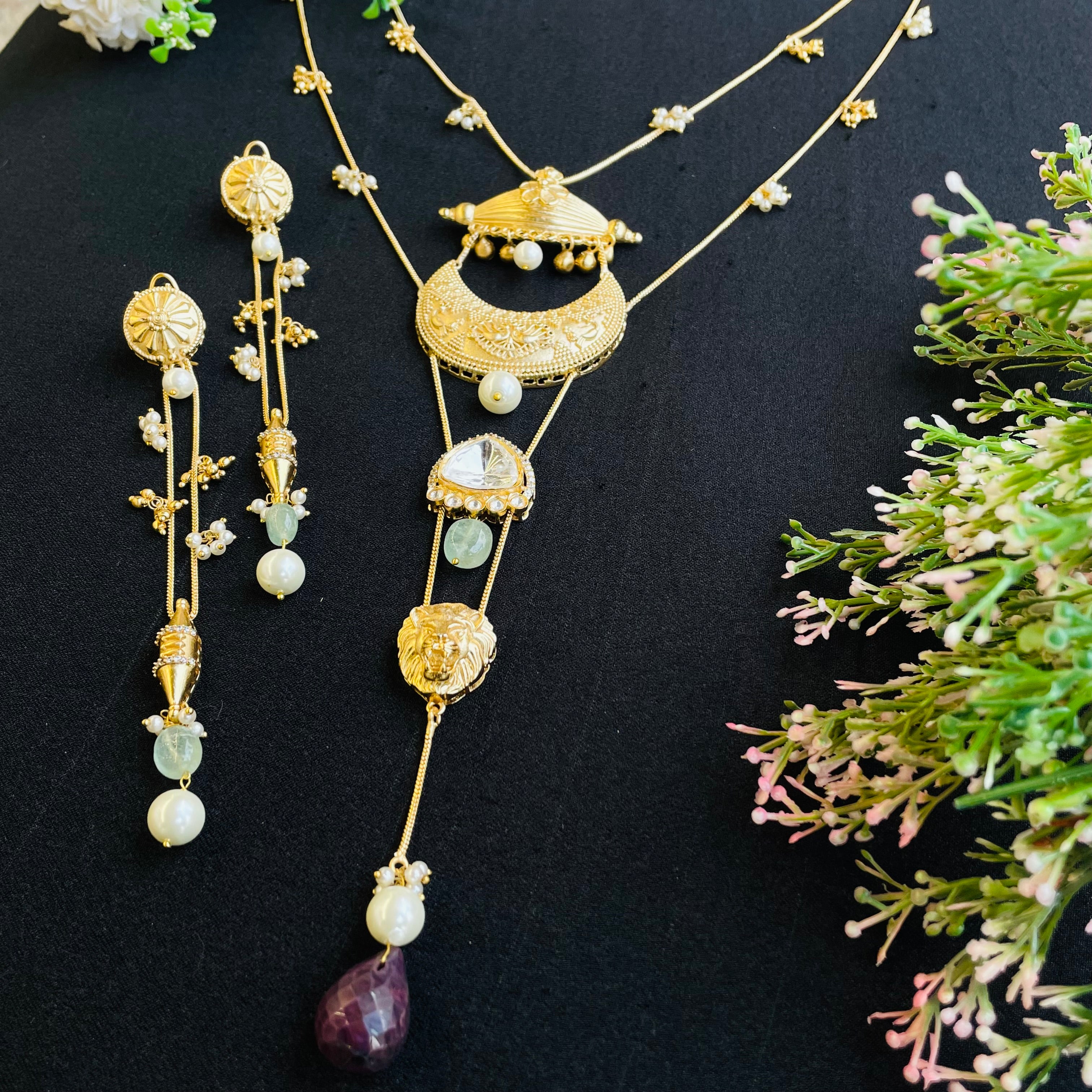 Nayaab Aditi Neckpiece