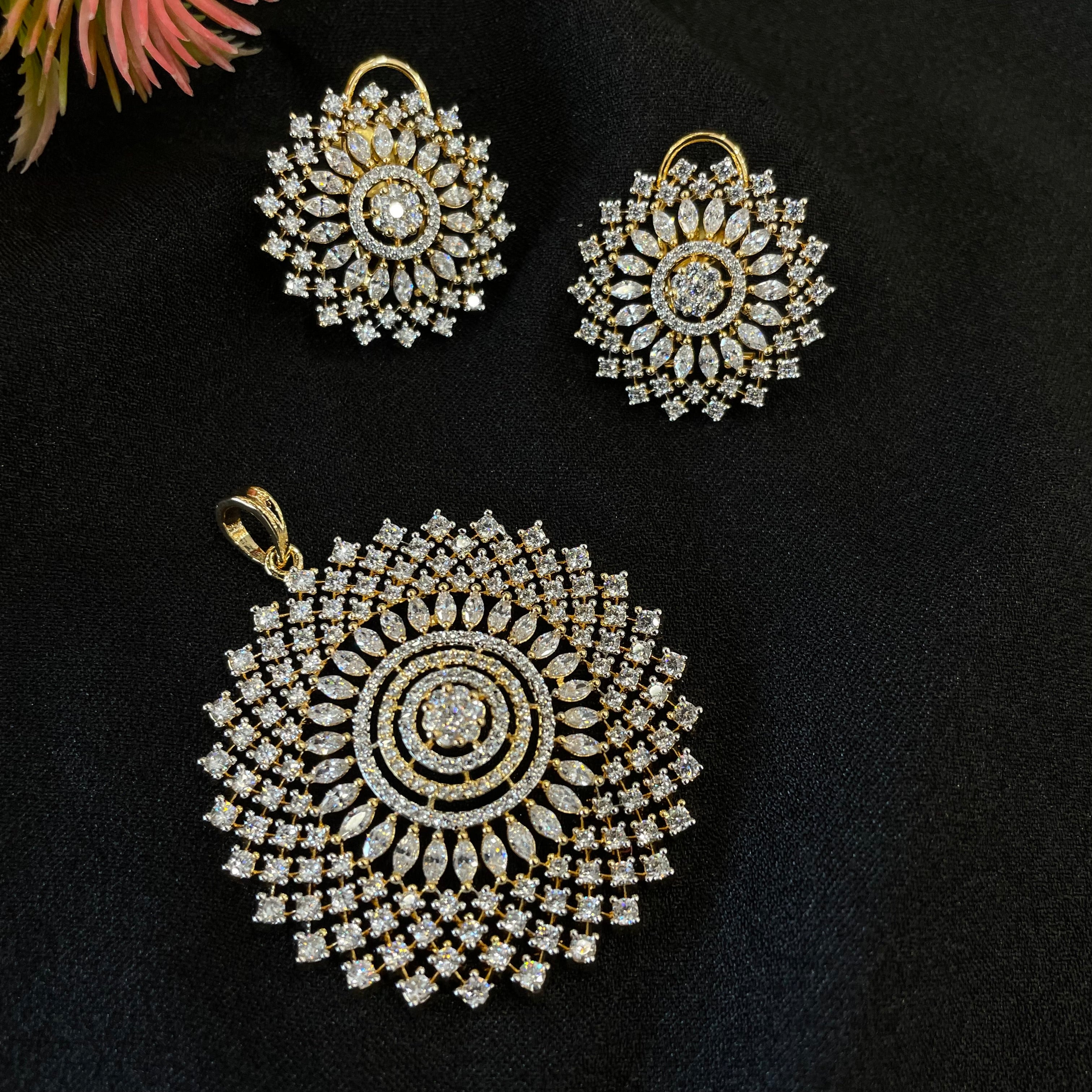 AD Myra Pendant Set