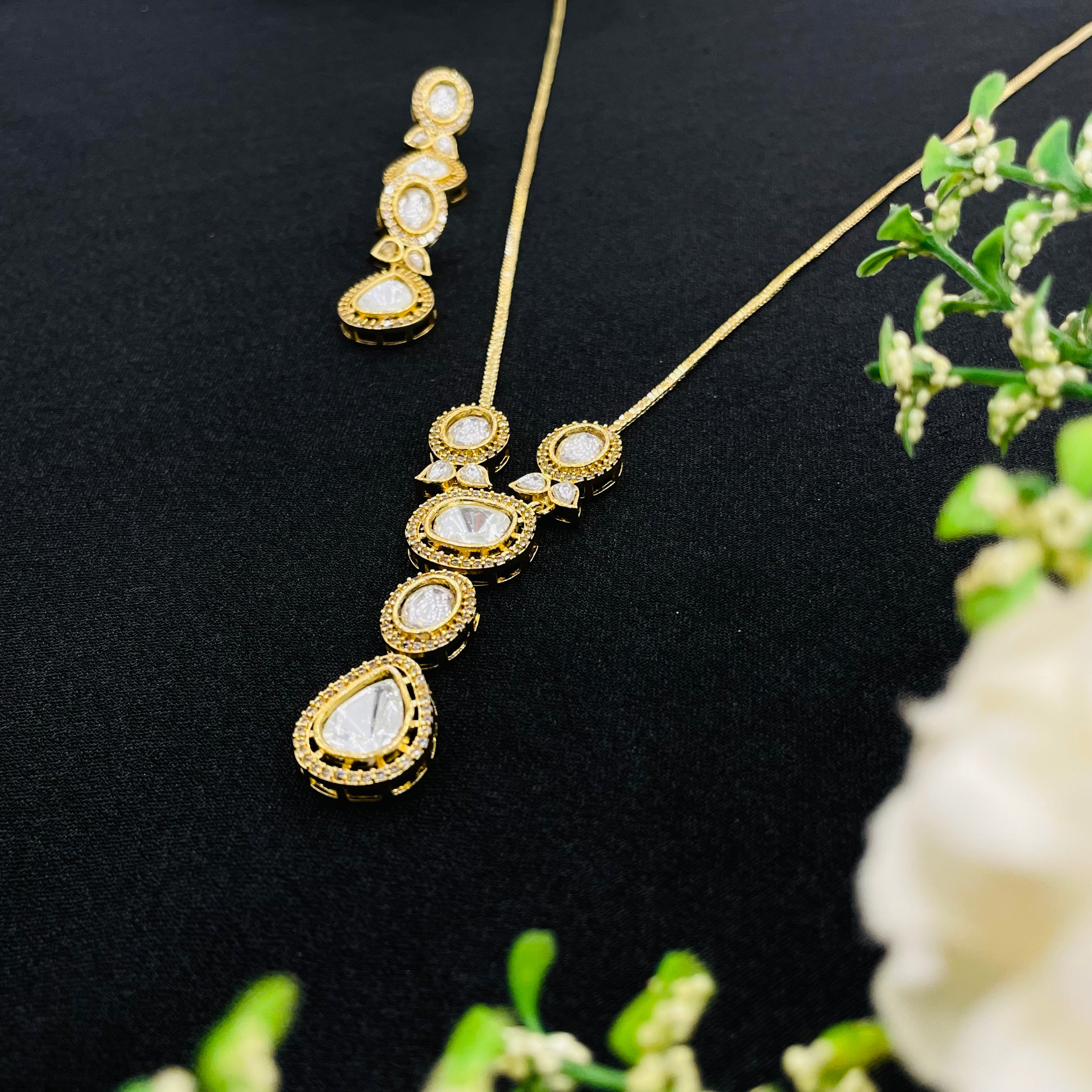 Nayaab Moly Polki pendant Neckpiece
