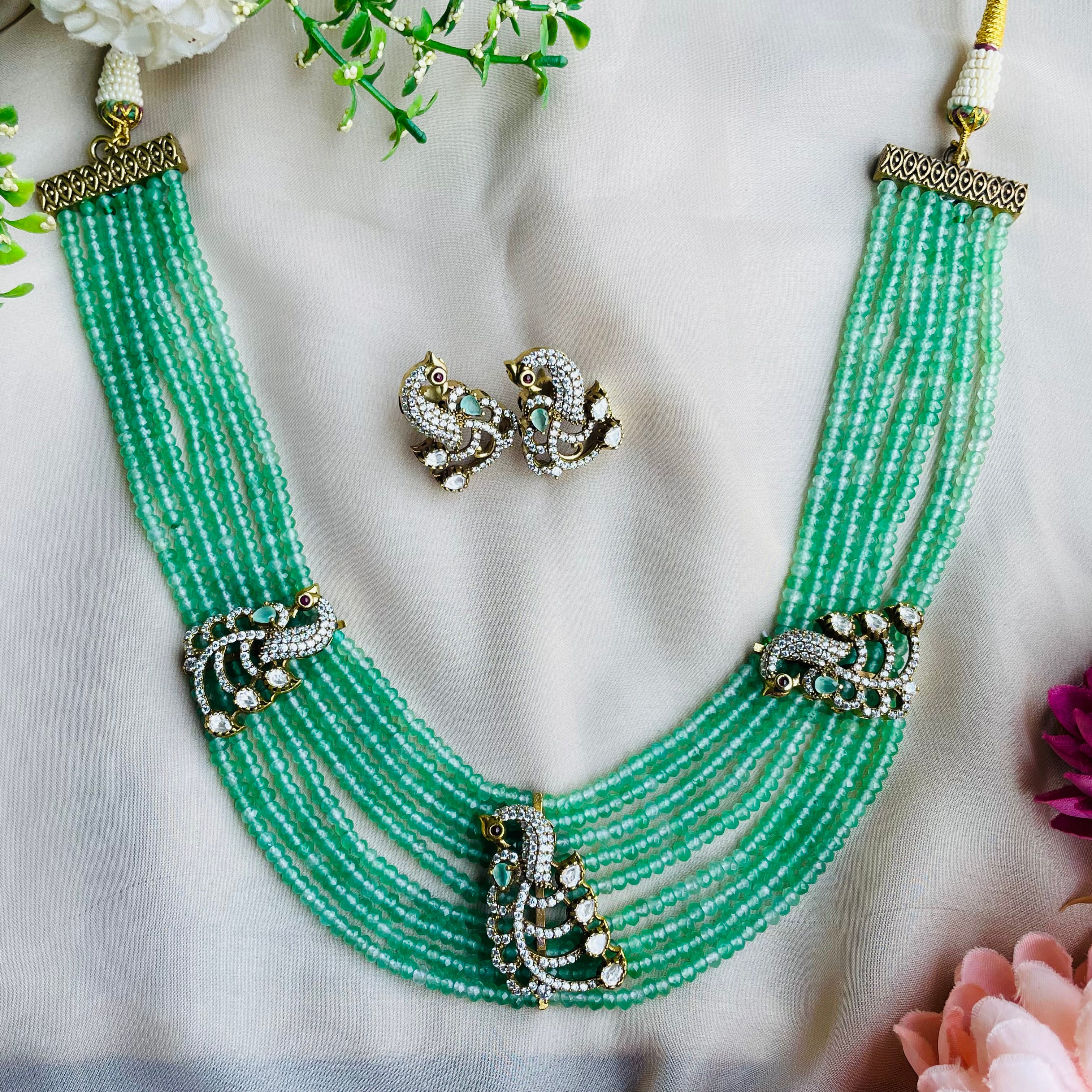 Nayaab kainaat neckpiece