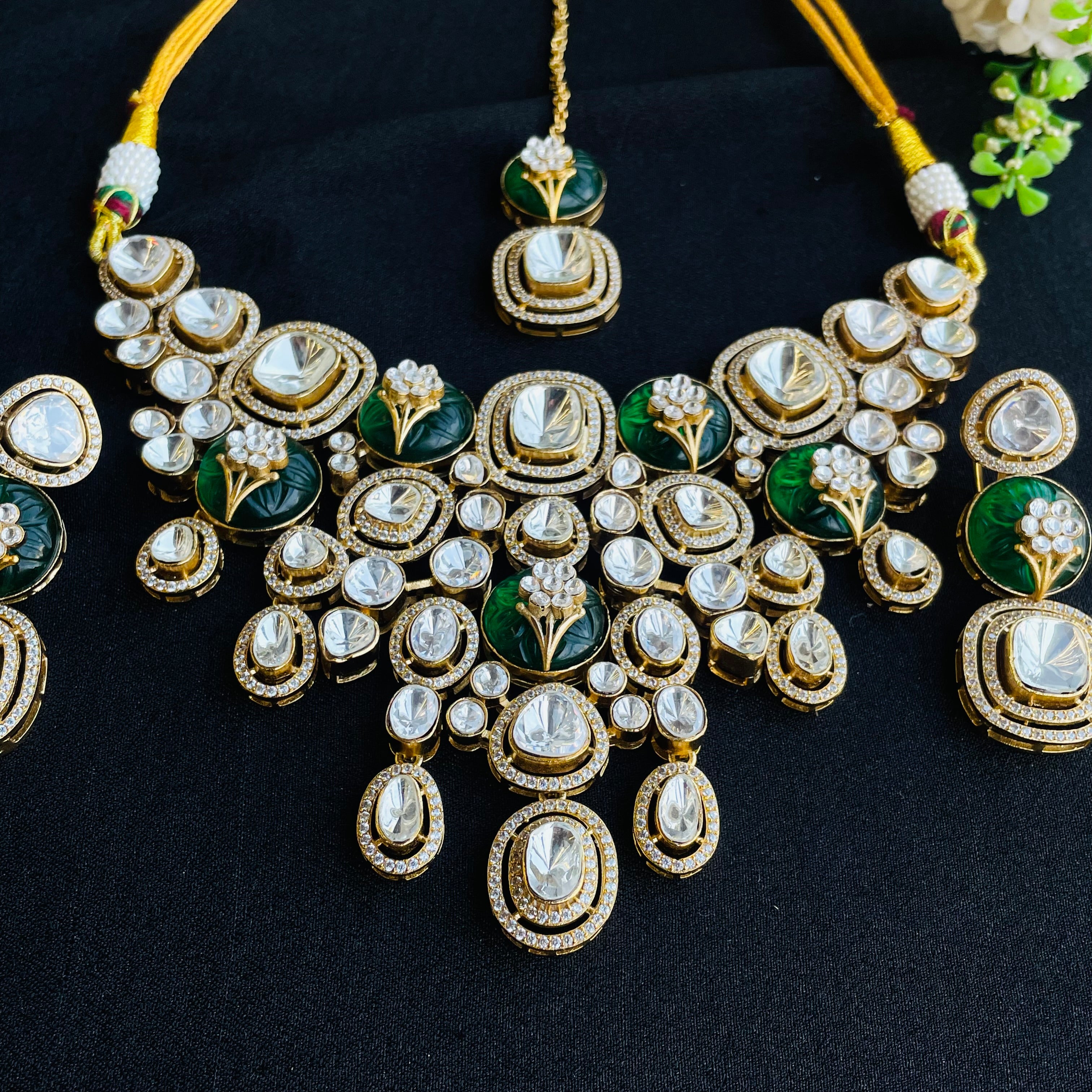 Nayaab Yashvi Neckpiece