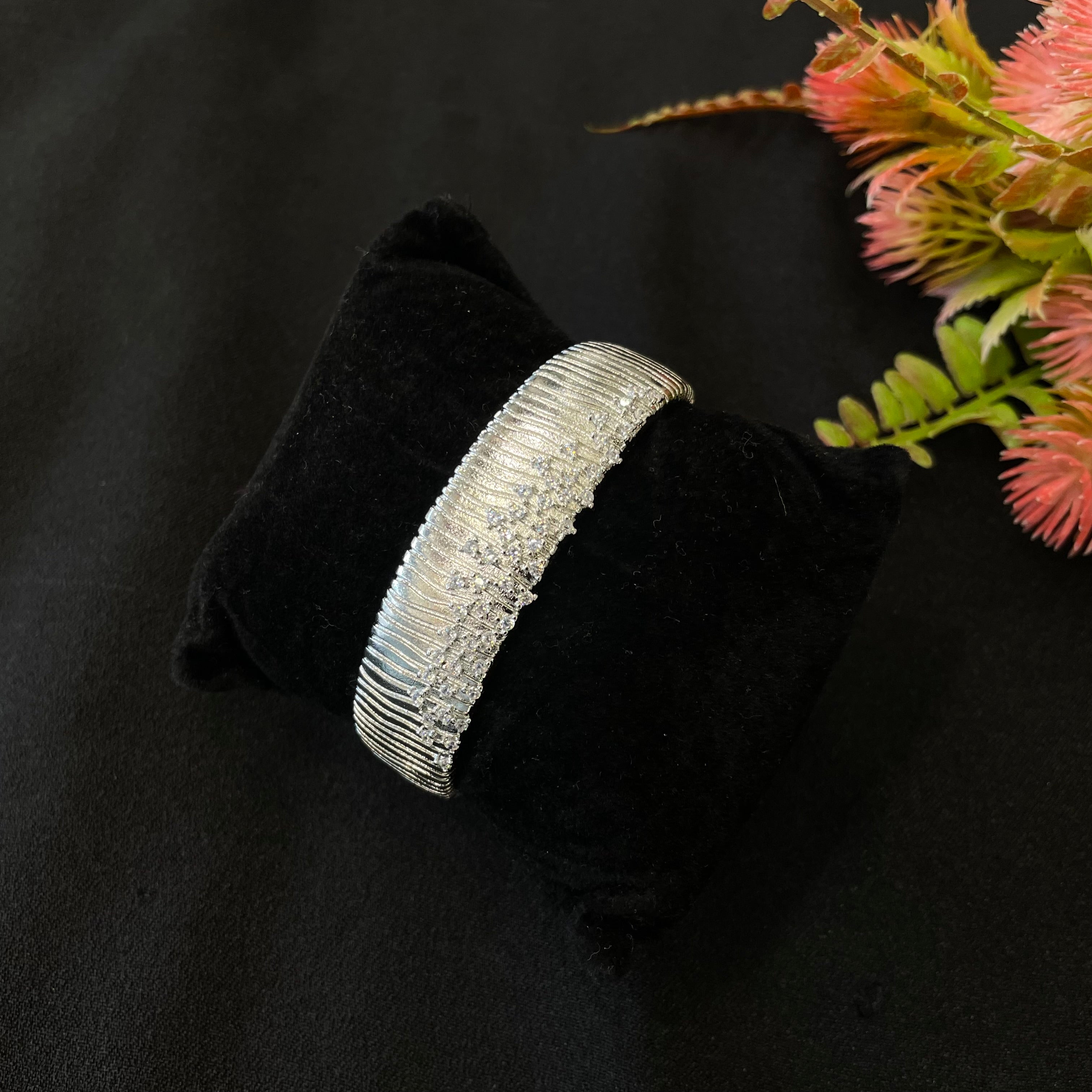 AD Samaira Openable Bracelet