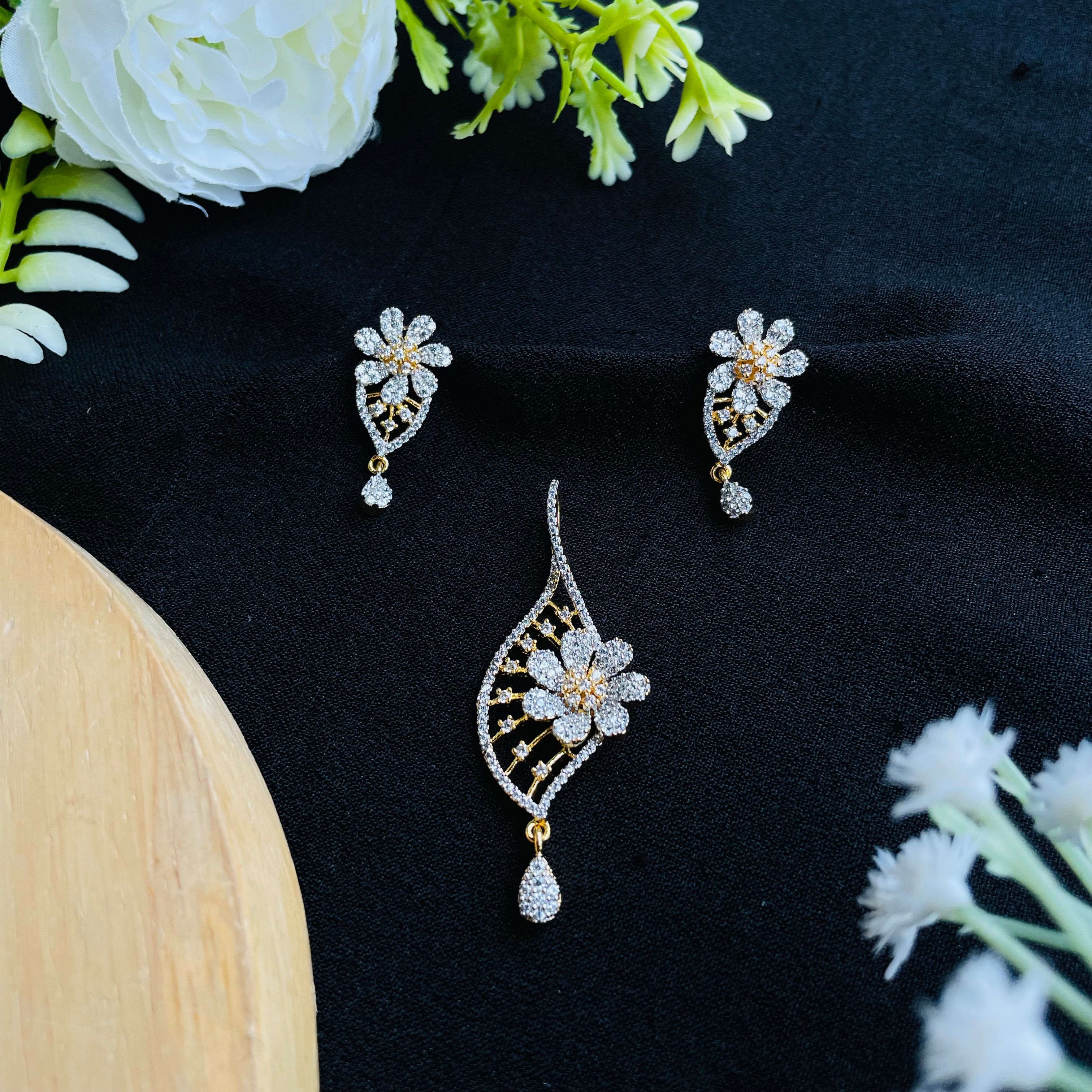 Elara Pendant Set
