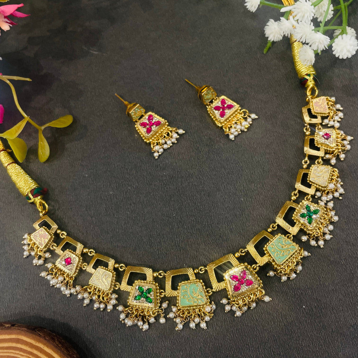 Vyanika Neckpiece