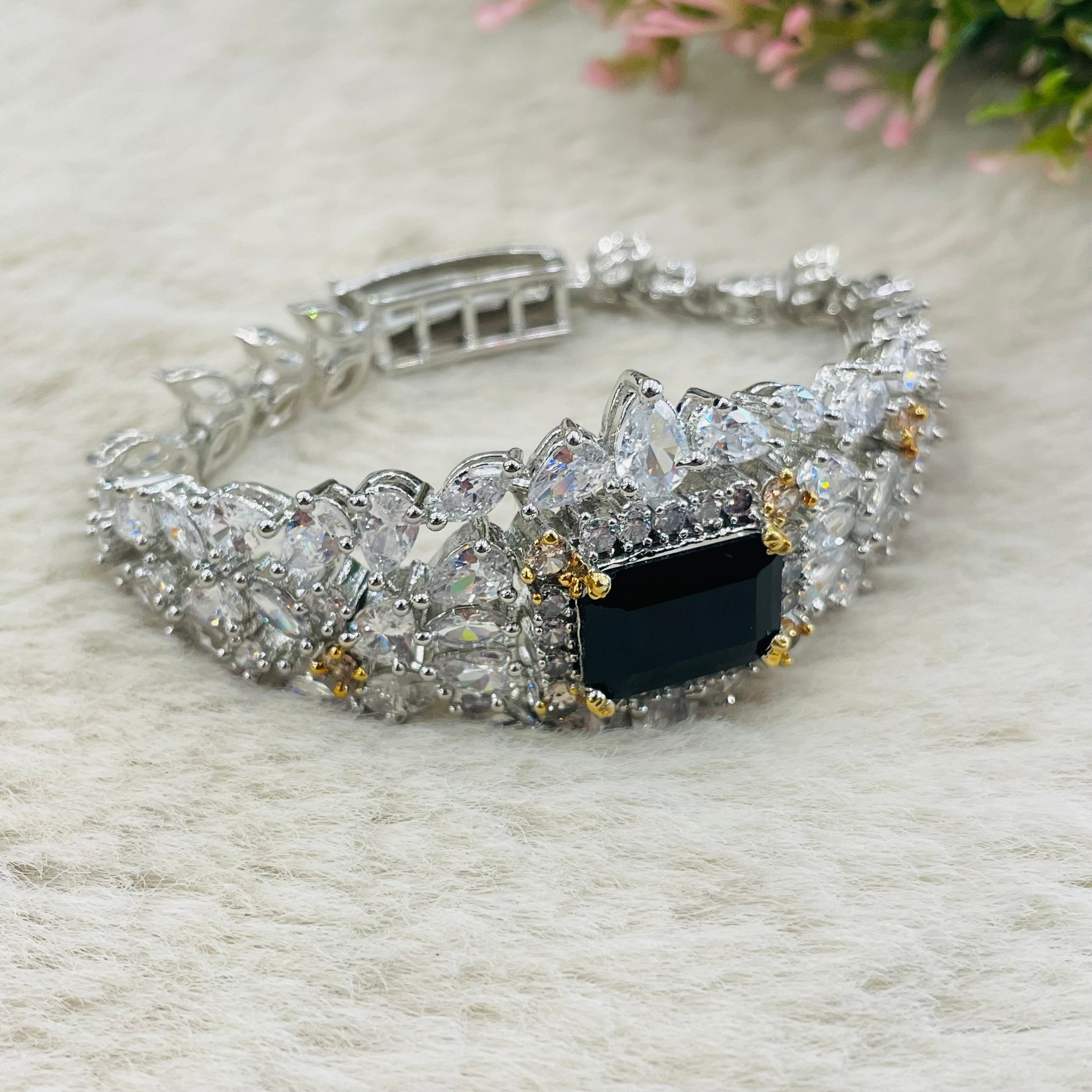 Aria ad bracelet