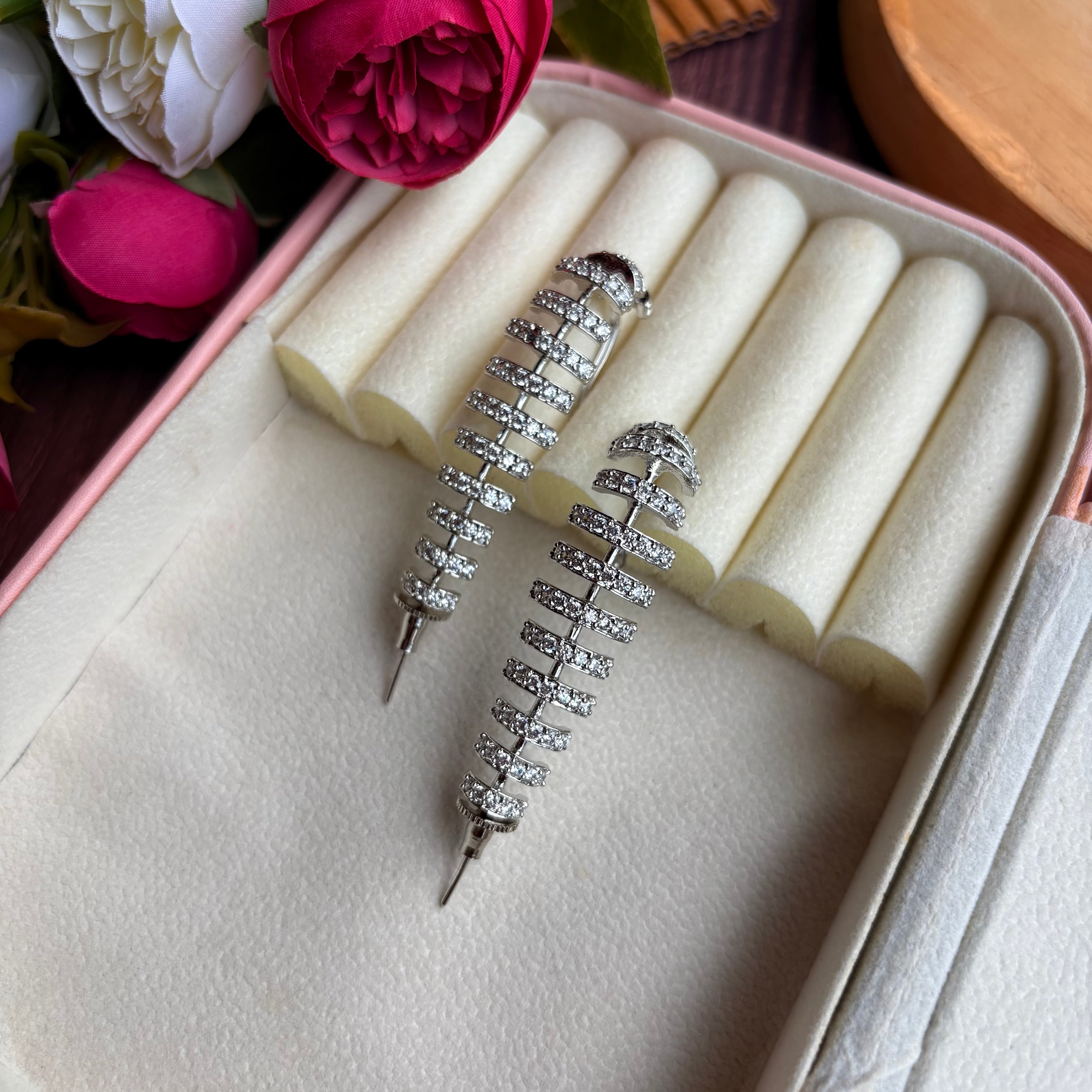 Ad Riva Ear Cuff
