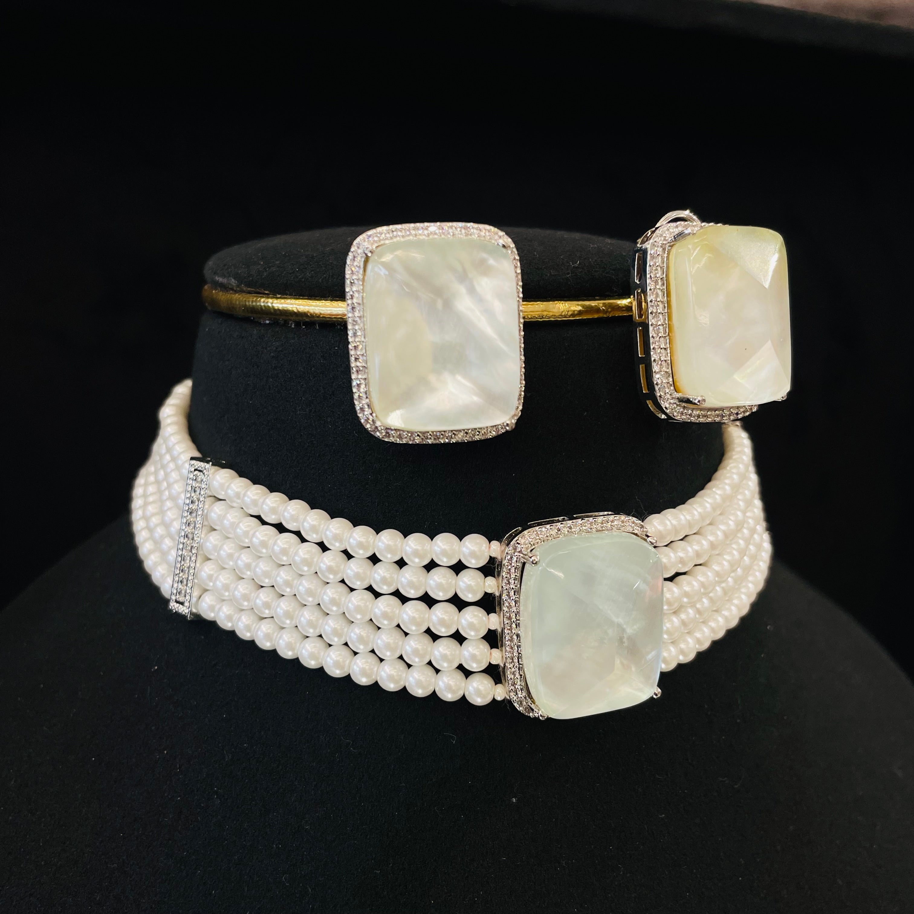 Ad mahira pearl Choker