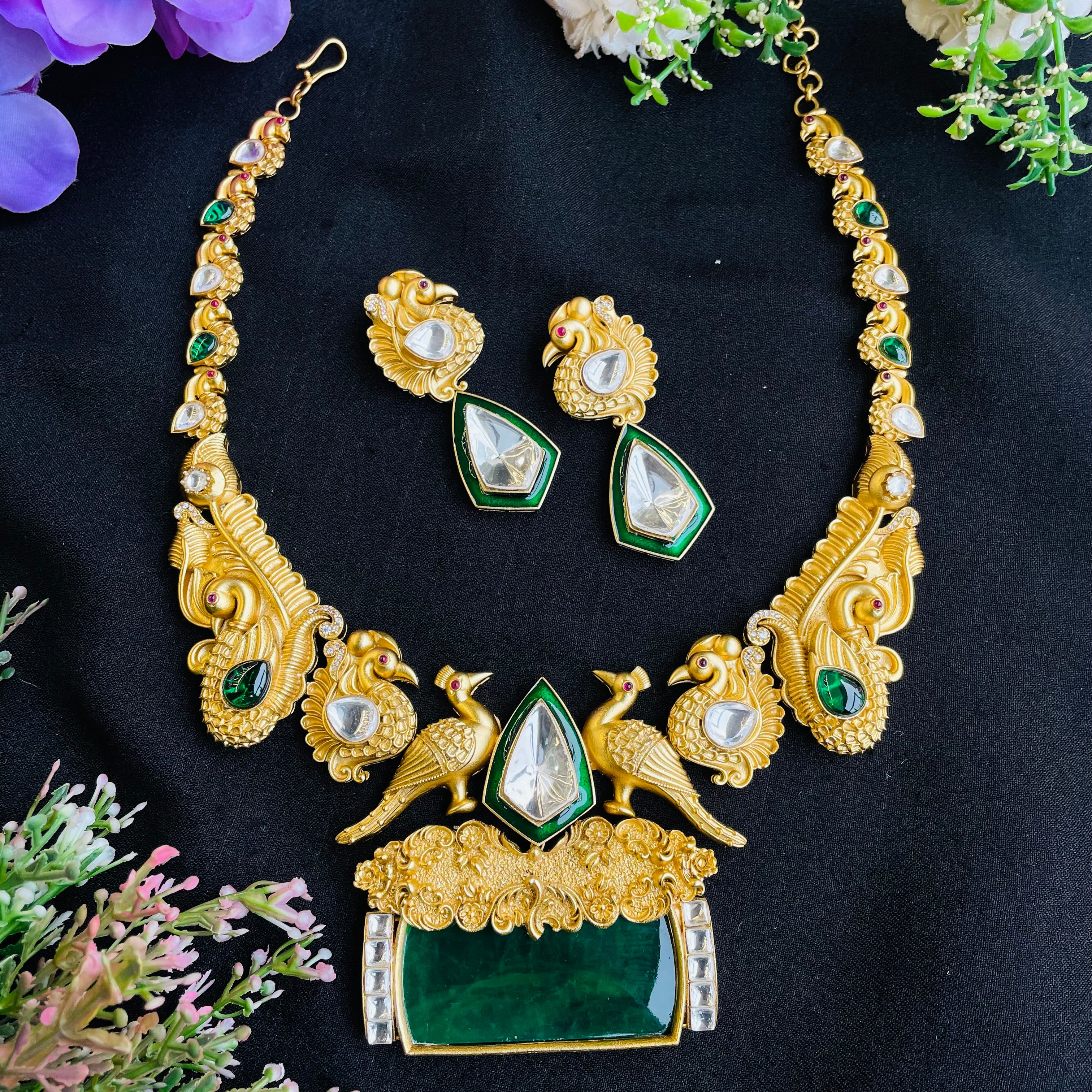 Nayaab ziya Neckpiece