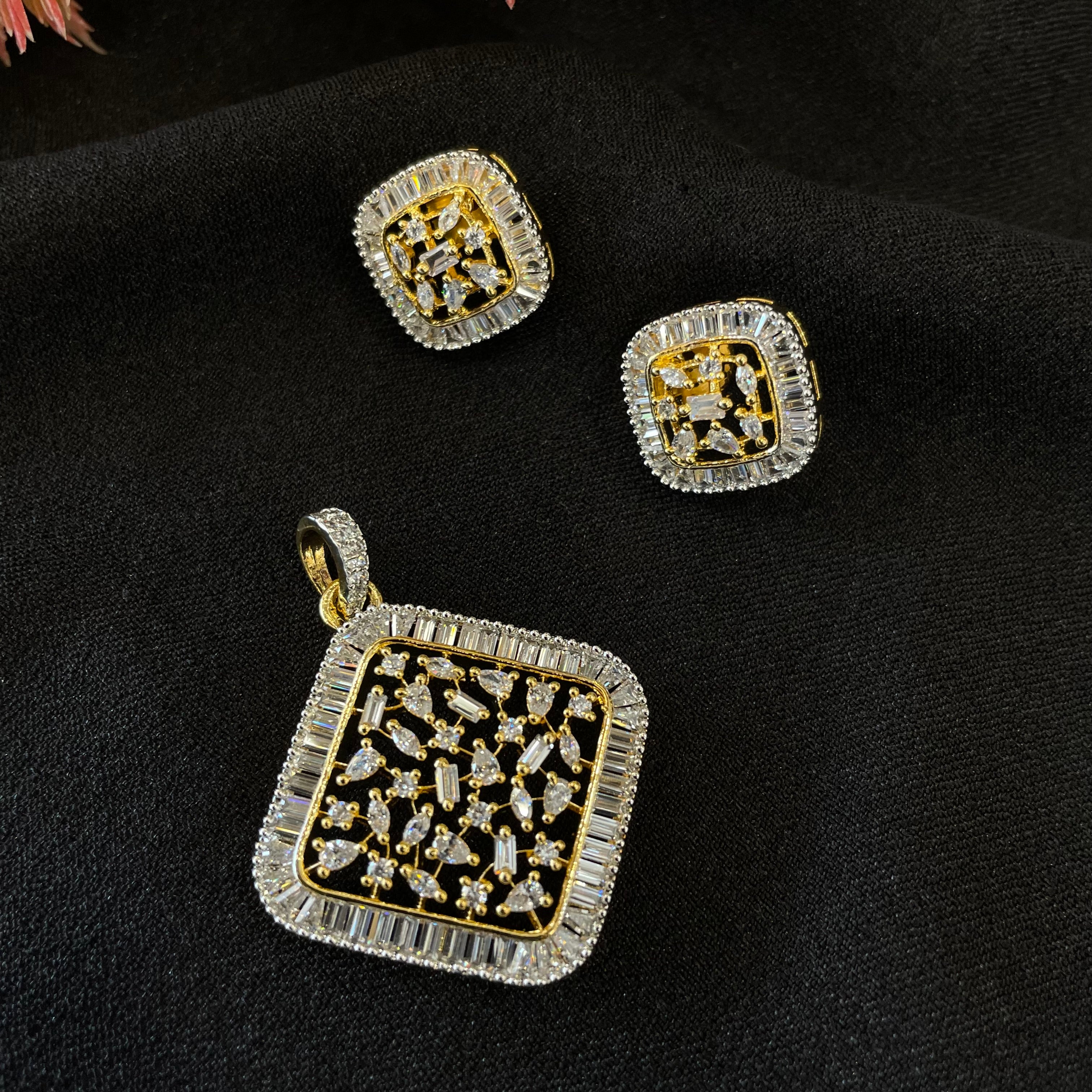 AD Inaaya Pendant Set