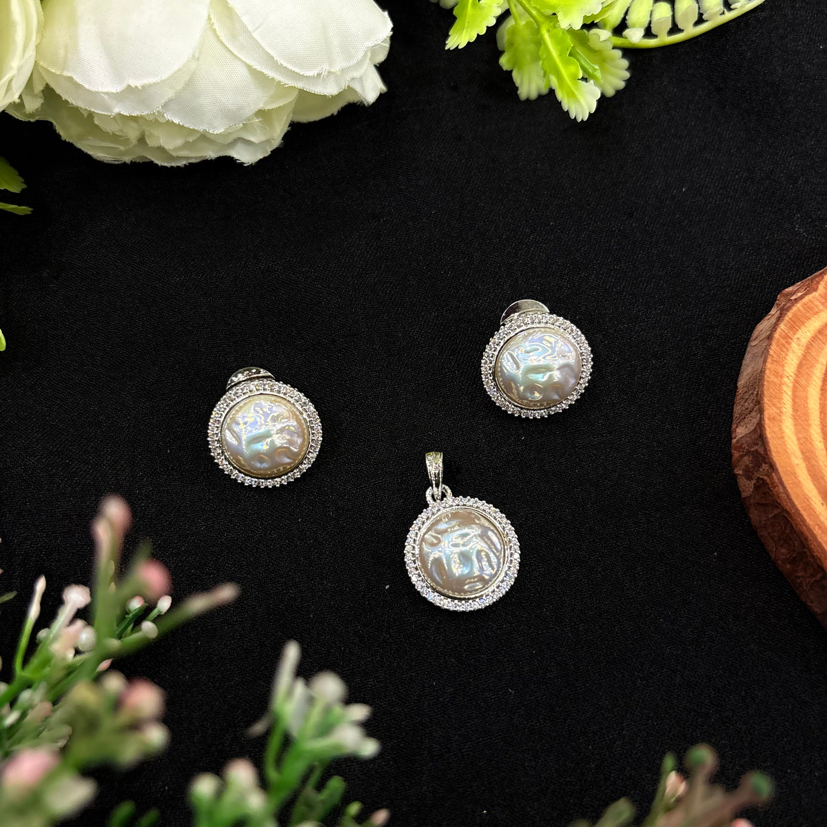 Elara Pearl Glow Pendant Set