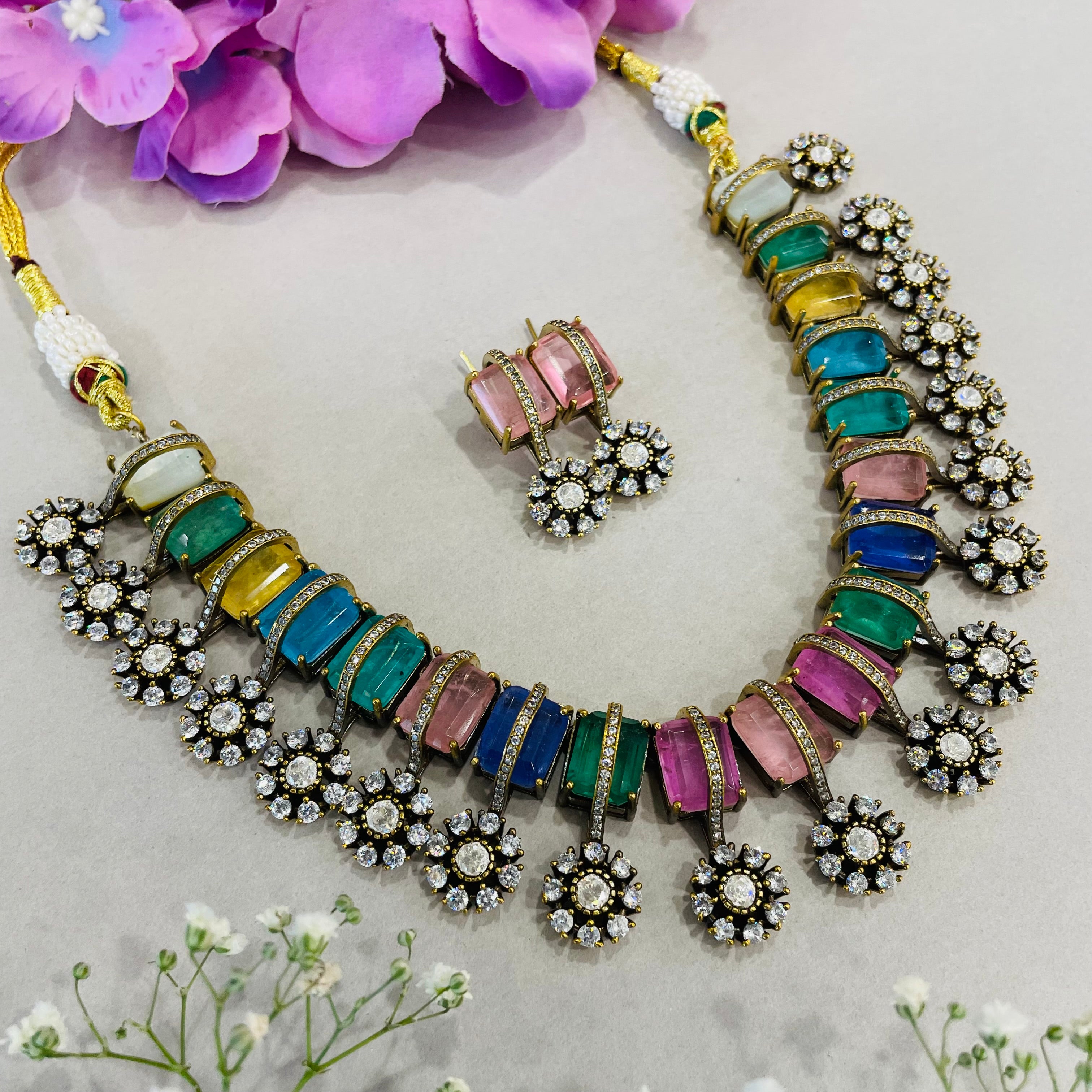 Nayaab Zarrin-Panna neckpiece