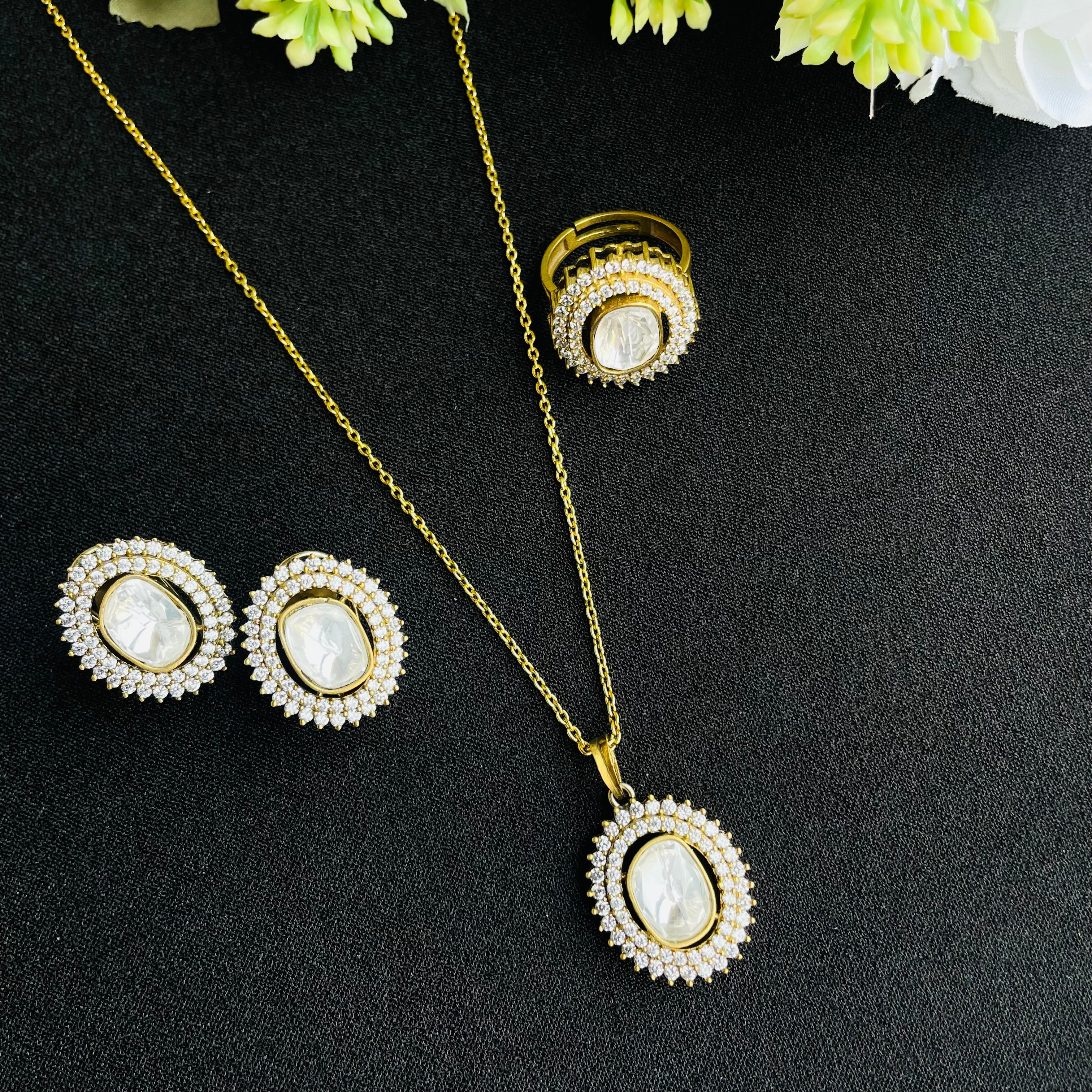Nayaab Polki pendant With Free Ring