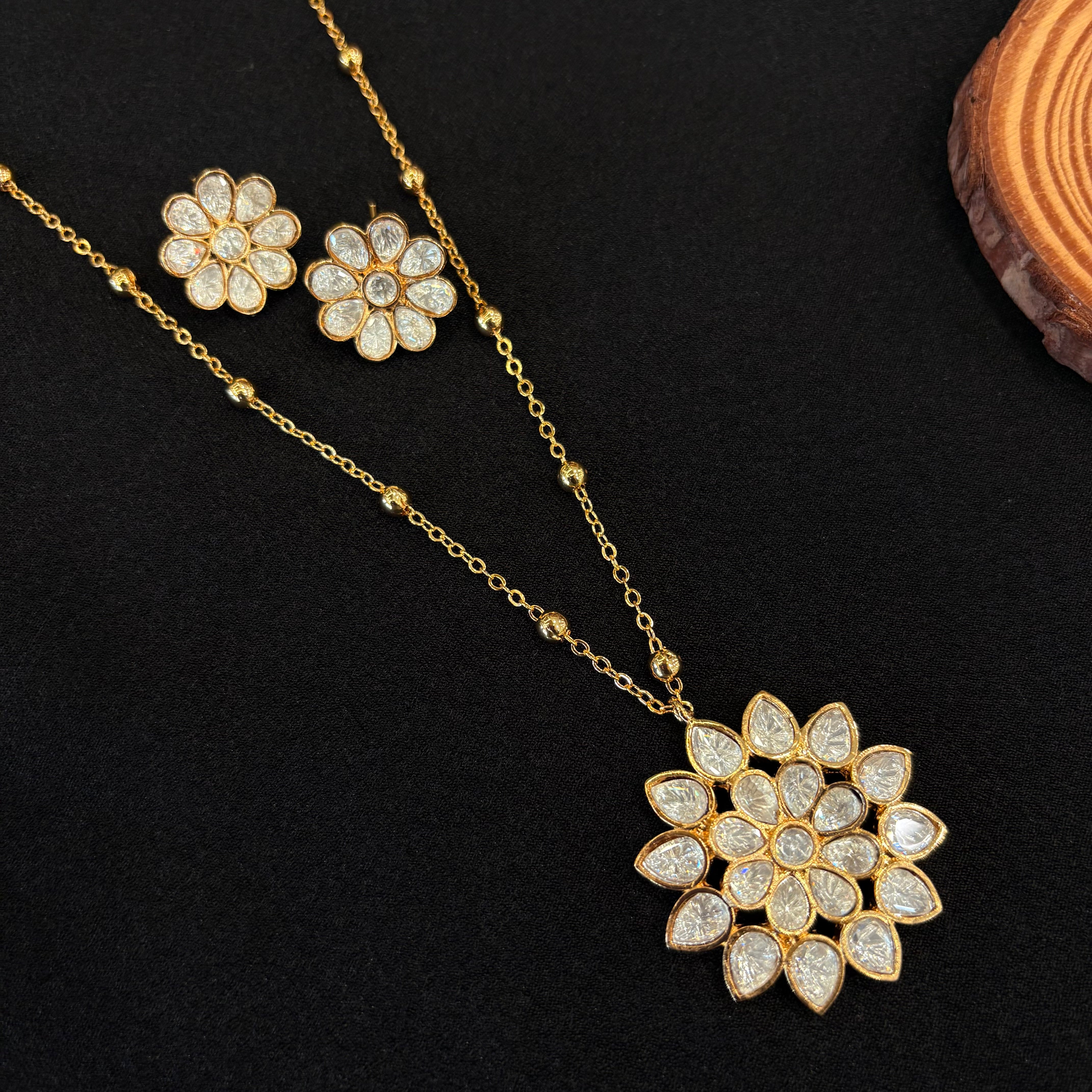 Aarini Polki Pendant Set