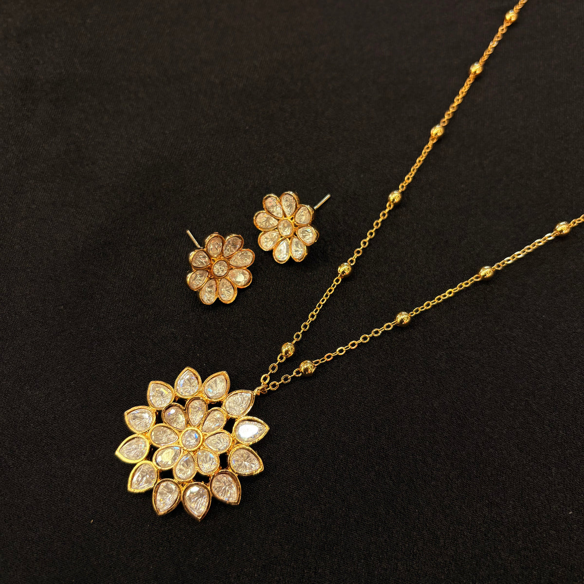 Vanya Pendant Set