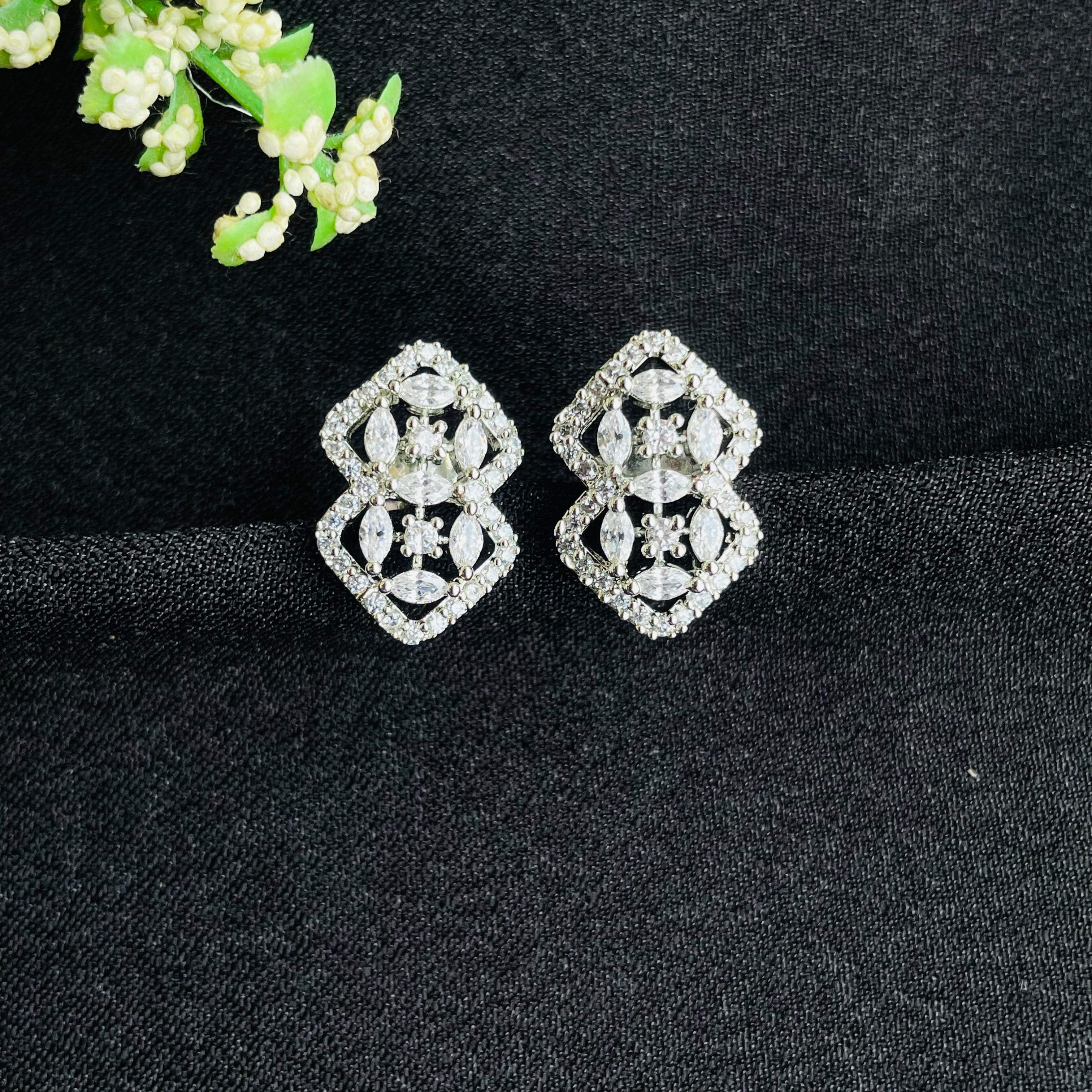 Ad Moana Studs