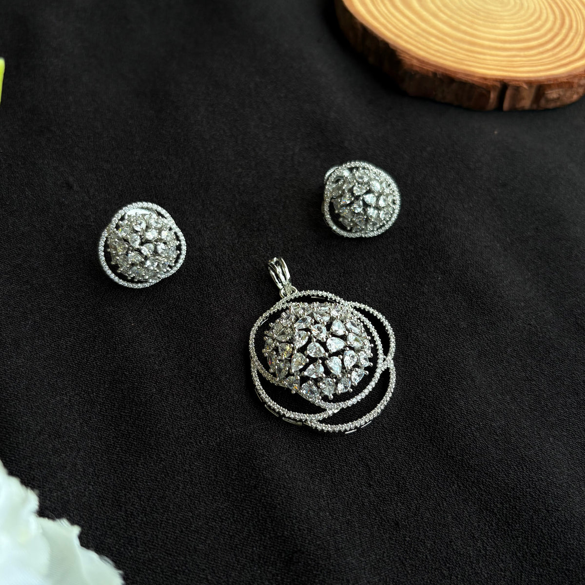 Elara Halo Pendant Set