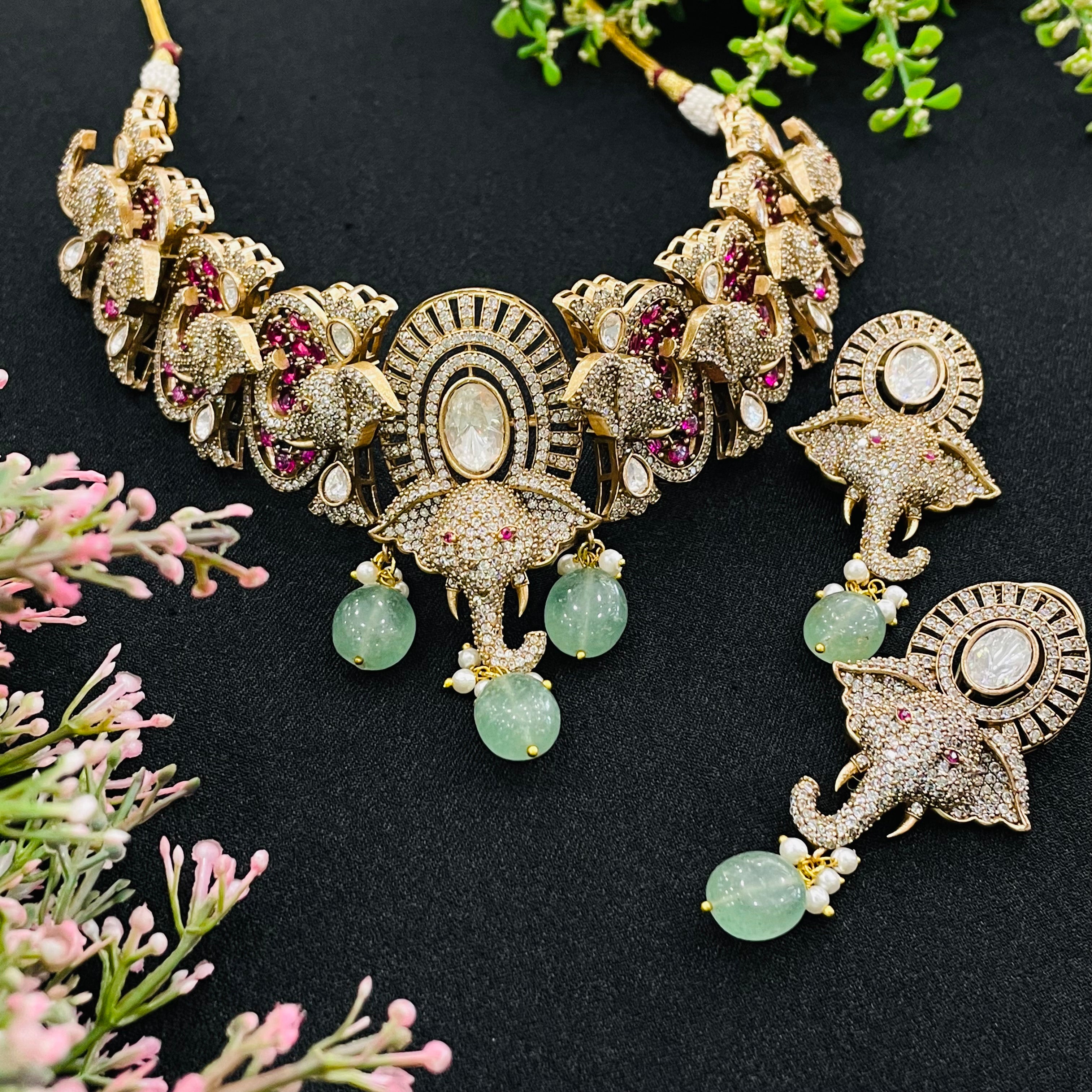 Nayaab isha neckpiece
