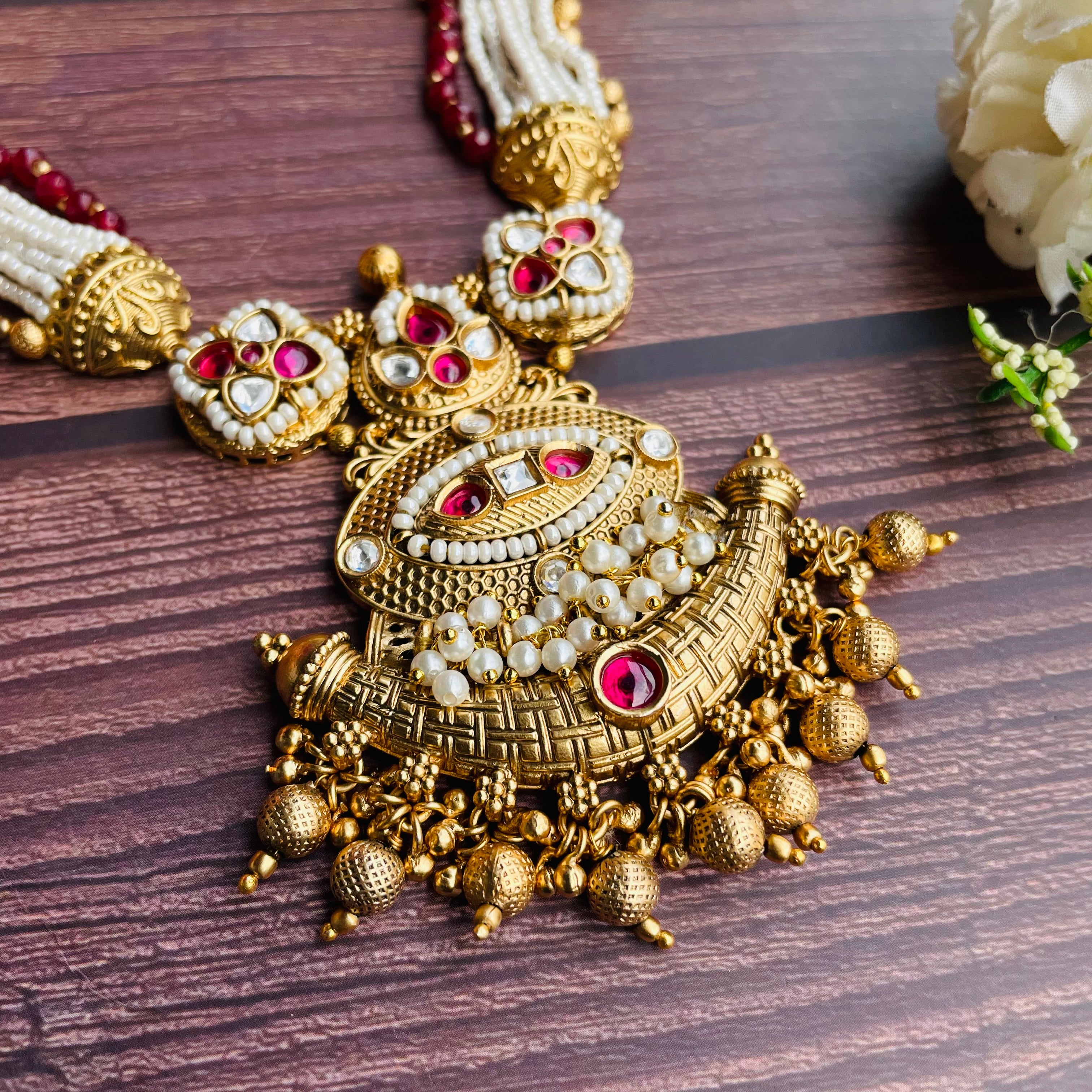 Nayaab Nura Neckpiece