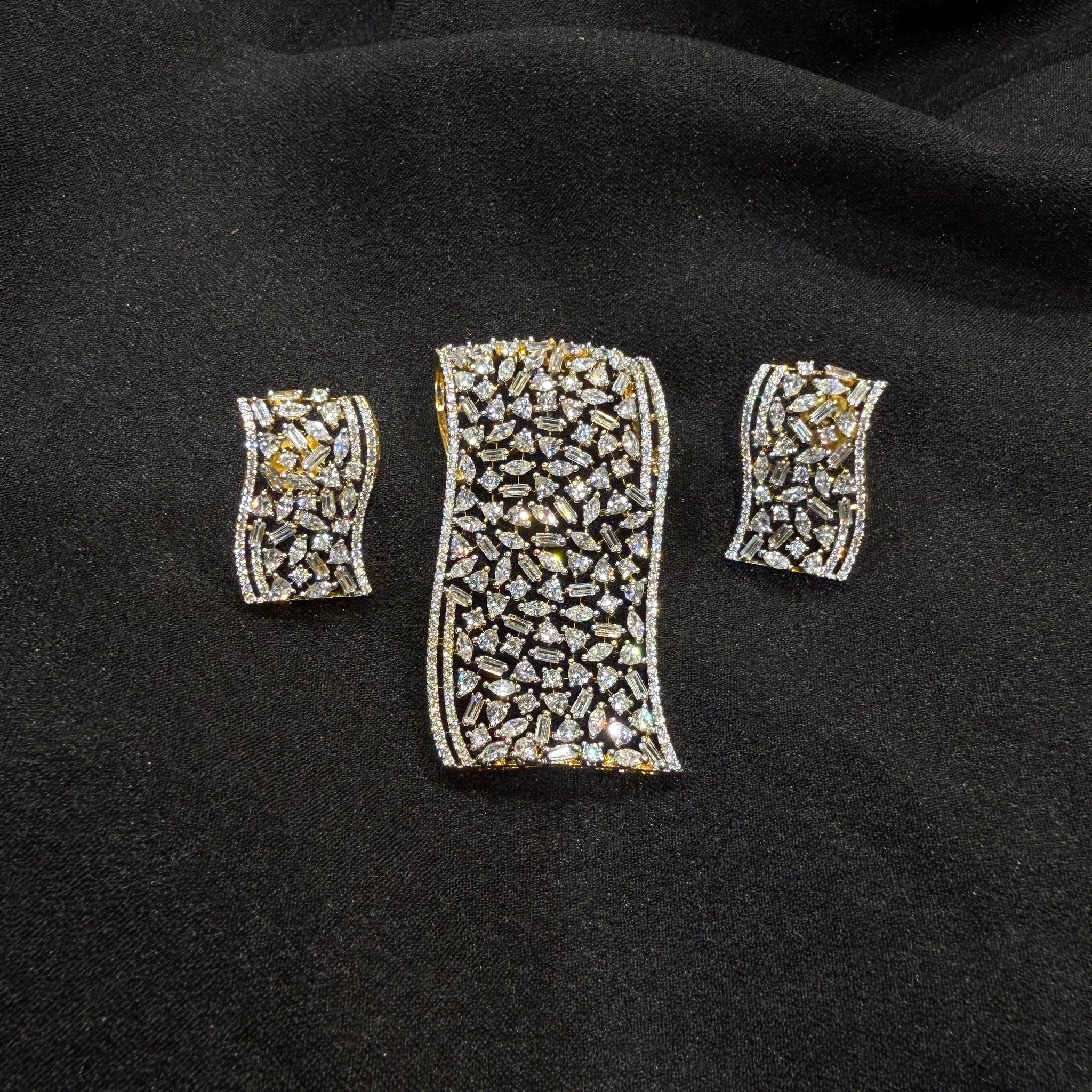AD Myra Pendant Set