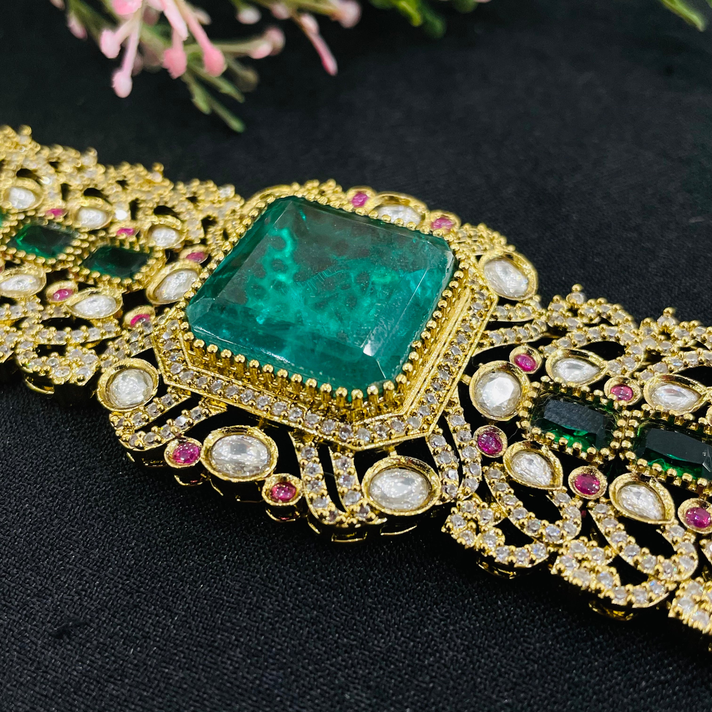 Nayaab Mishika Neckpiece