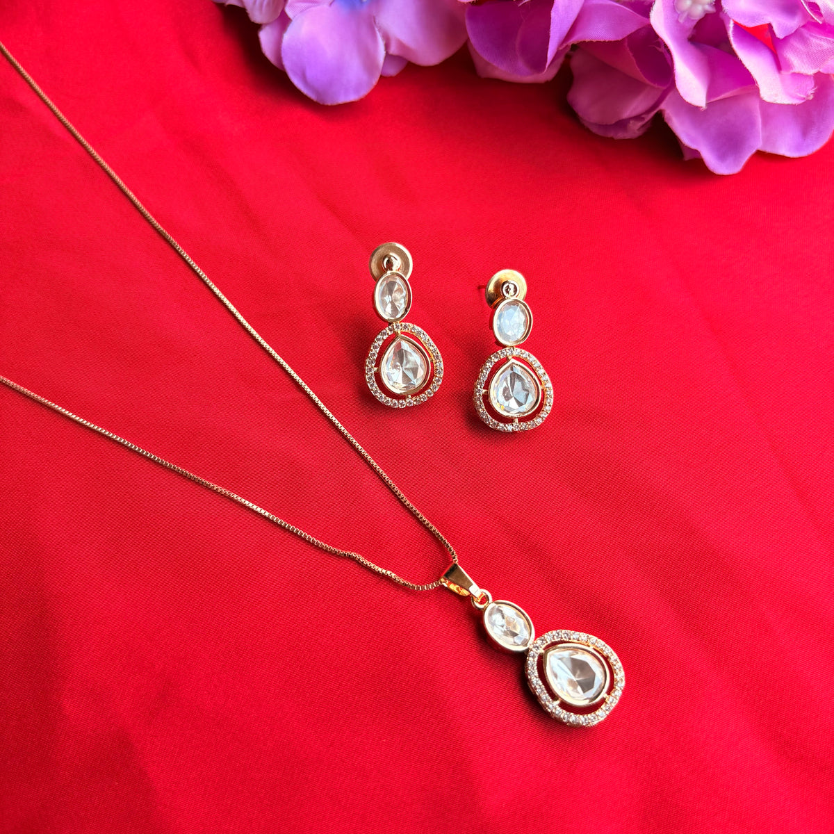 Inaya Pendant Set