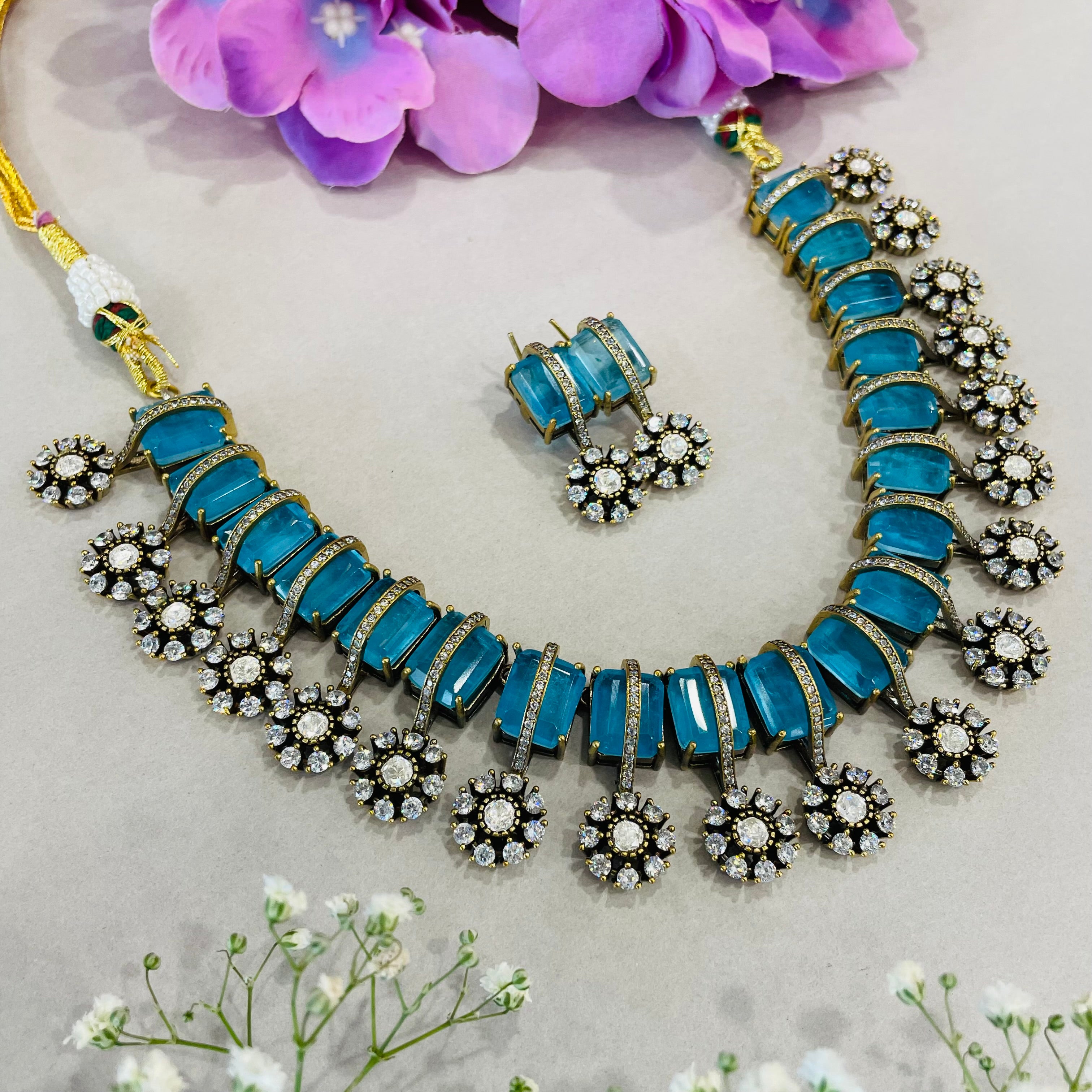 Nayaab Zarrin-Panna neckpiece